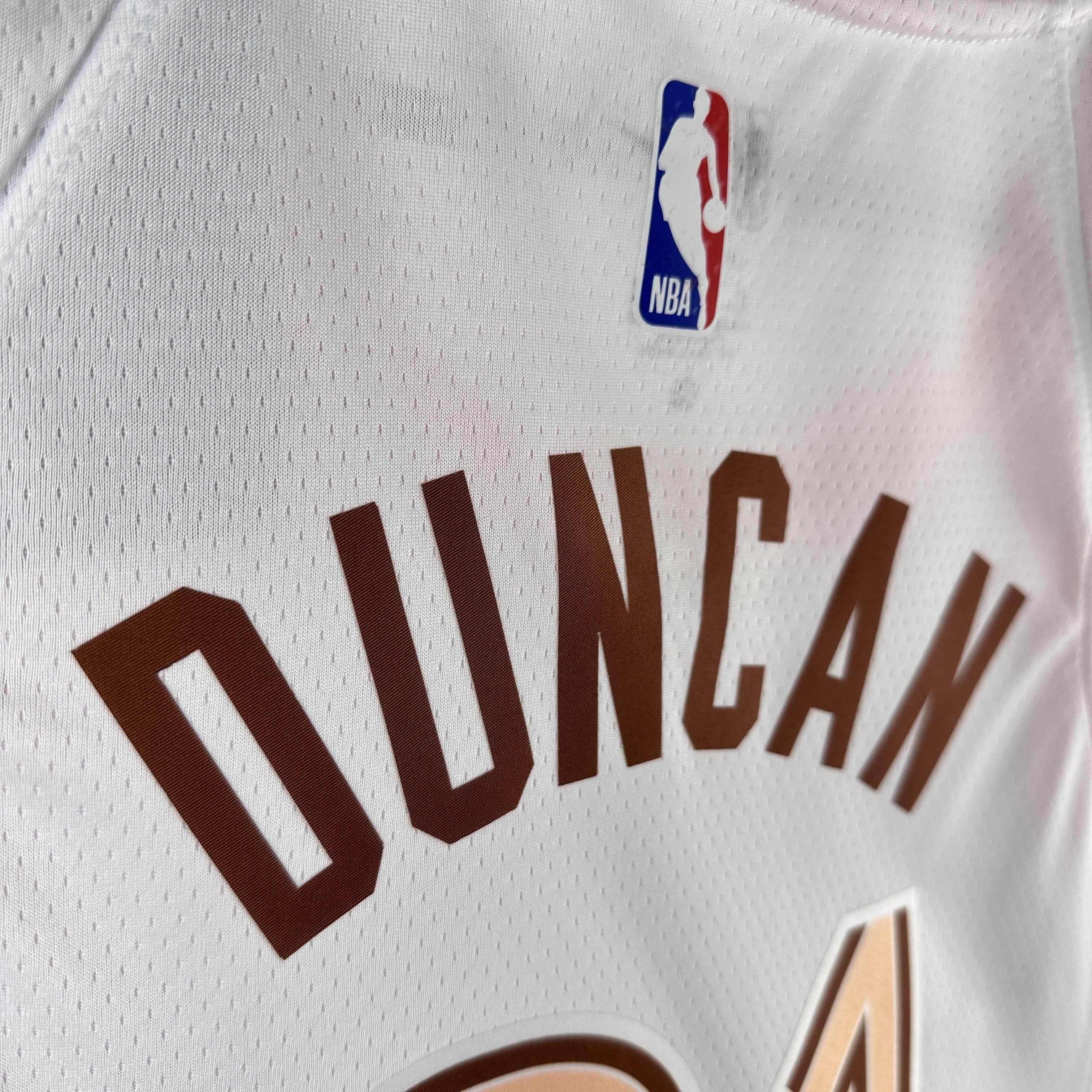 CAMISETA SPURS SEASON 24 HOMBRE EDICIÓN DUNCAN (NBA) - ZonaCamisetas