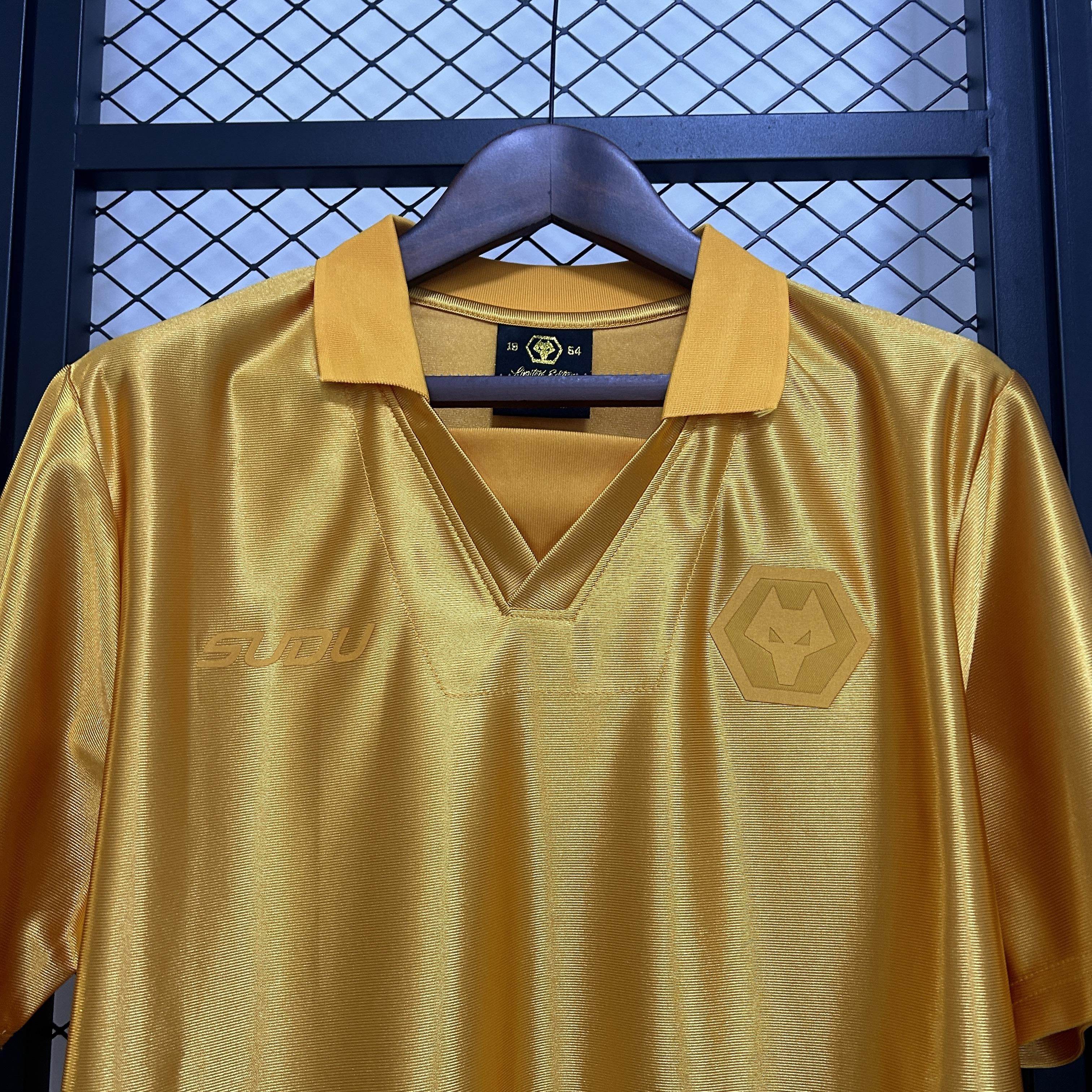 CAMISETA WOLVERHAMPTON I 25/26 70th HOMBRE (VERSIÓN FAN) - ZonaCamisetas
