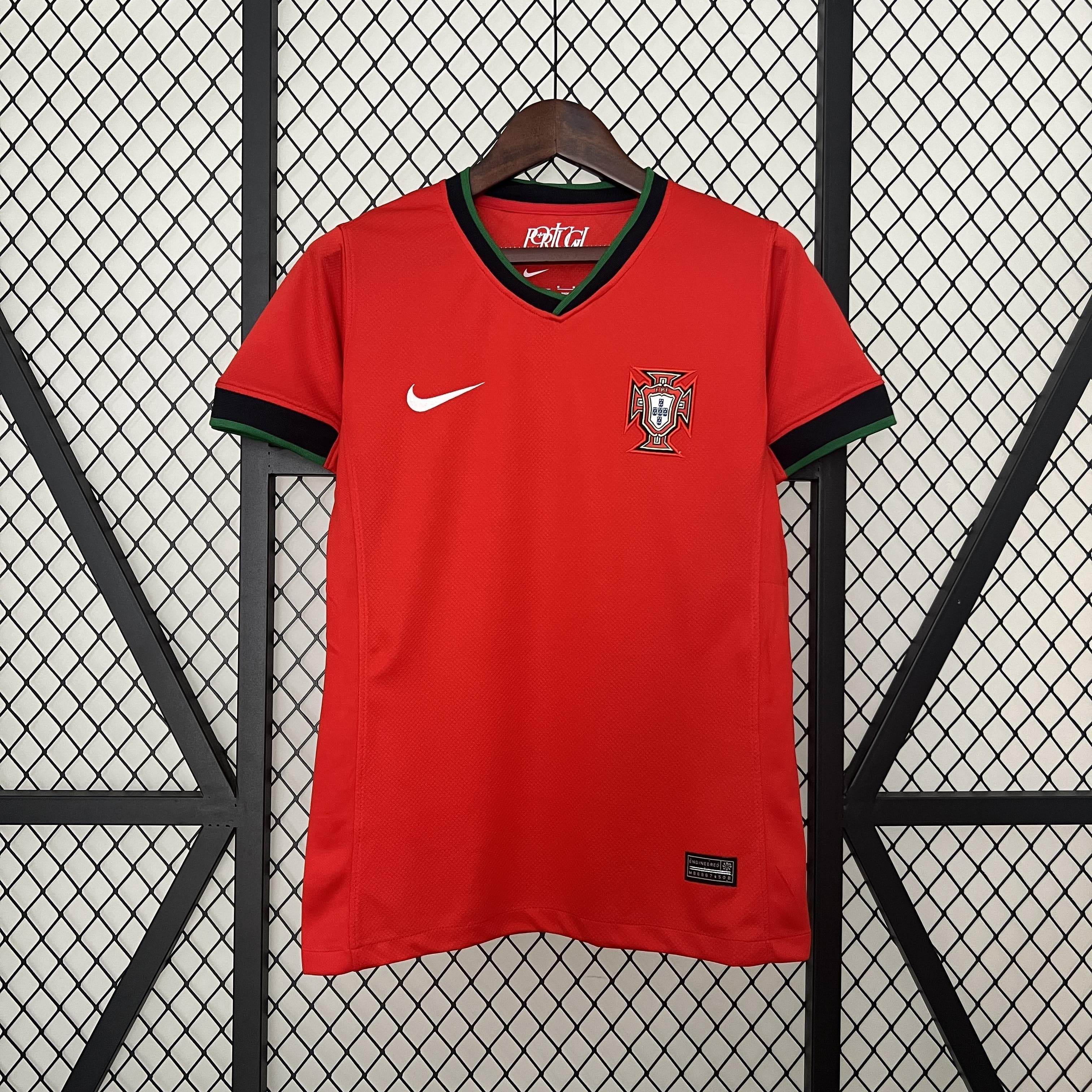 CAMISETA PORTUGAL l 2024 MUJER (VERSIÓN FAN) - ZonaCamisetas