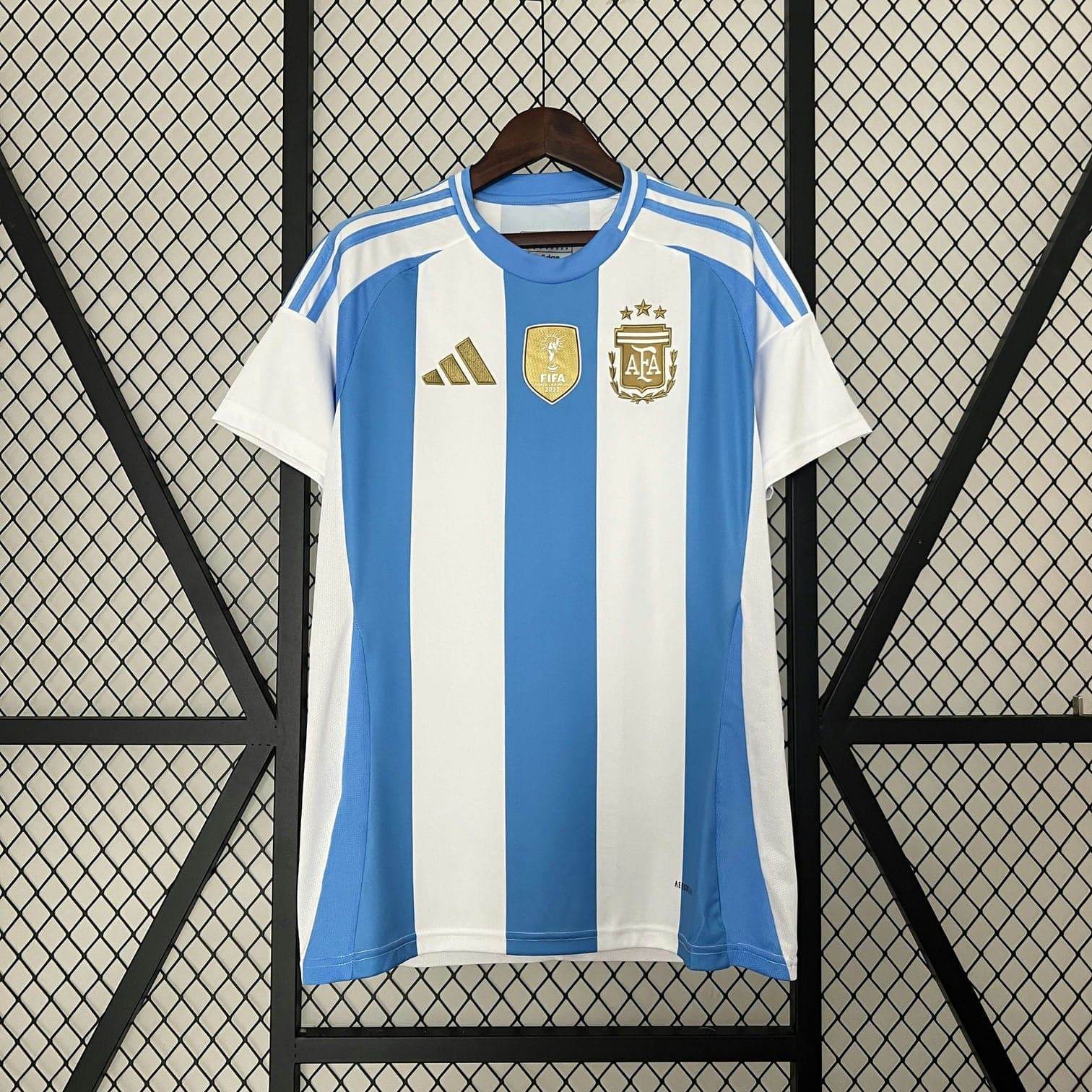 CAMISETA ARGENTINA I COPA AMÉRICA 2024 HOMBRE (VERSIÓN FAN) - ZonaCamisetas