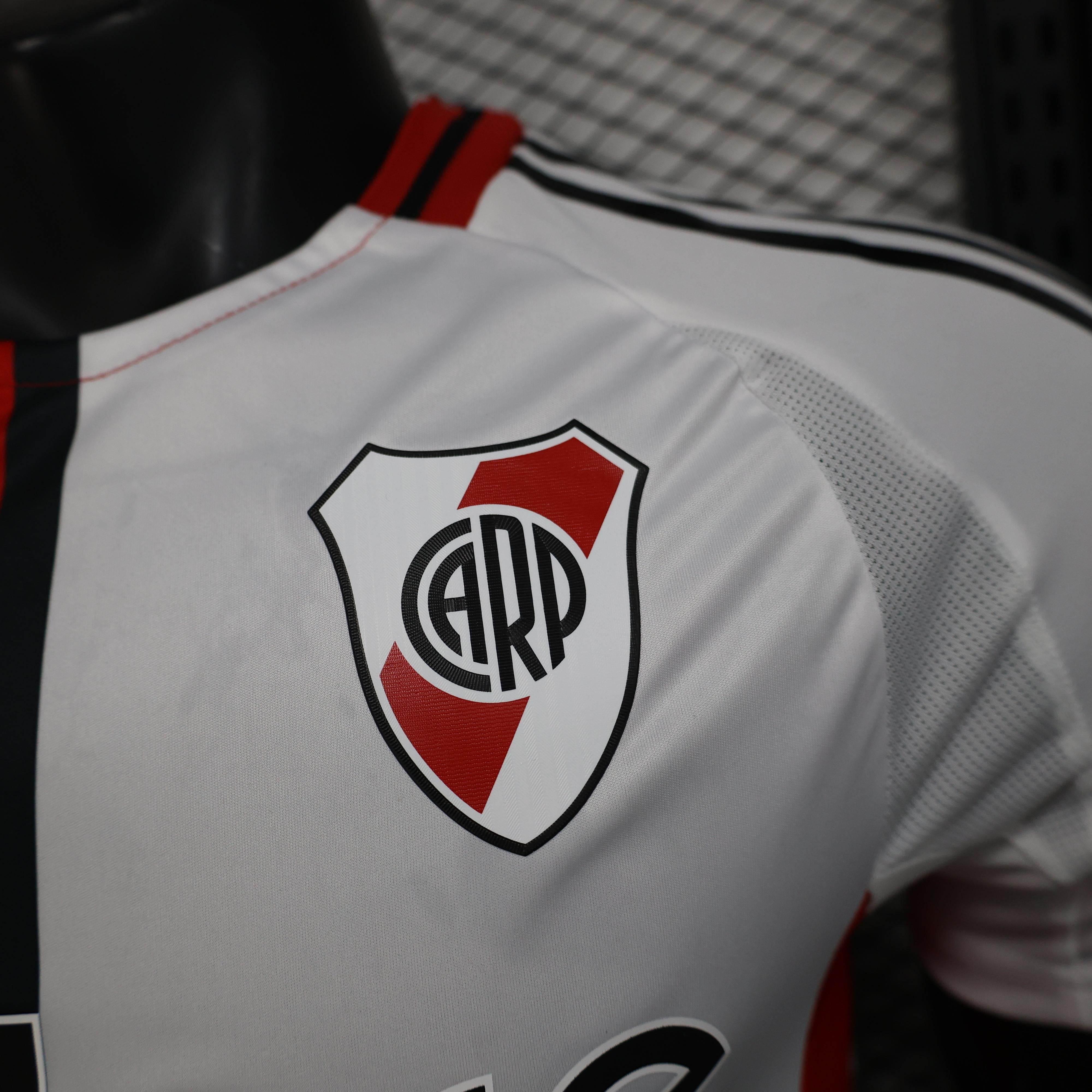 CAMISETA RIVER PLATE l 25/26 HOMBRE (VERSIÓN JUGADOR) - ZonaCamisetas