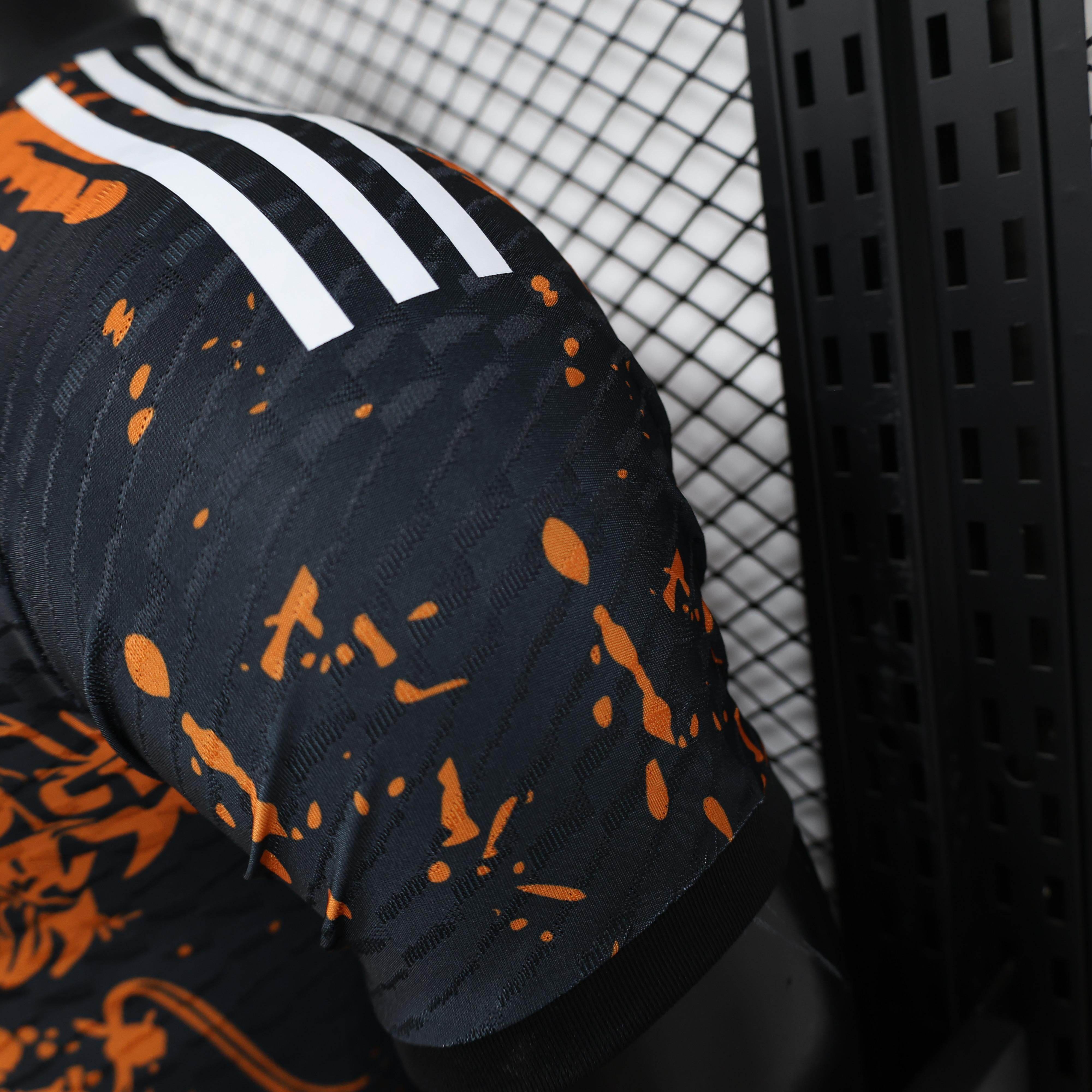 CAMISETA JAPÓN ESPECIAL GOKU lI 24/25 HOMBRE (VERSIÓN JUGADOR) - ZonaCamisetas