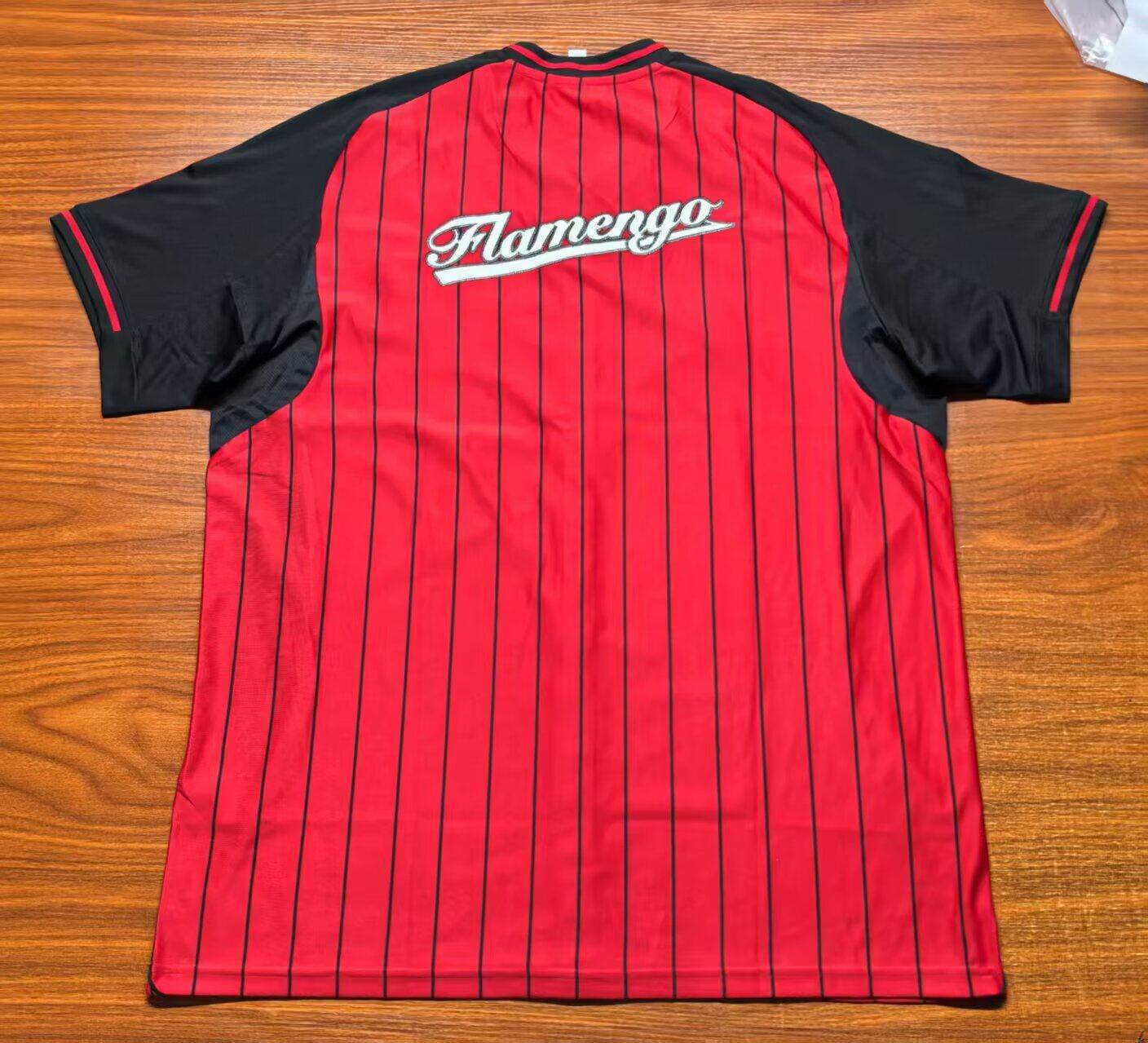CAMISETA FLAMENGO EDICIÓN MLB (VERSIÓN FAN) - ZonaCamisetas