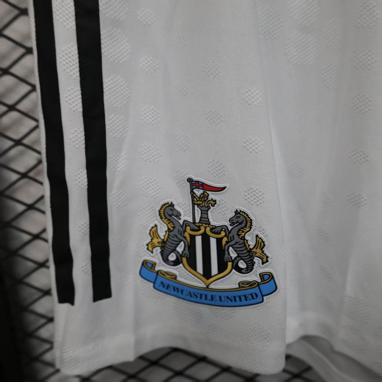NEWCASTLE SHORT I 25/26 - ZonaCamisetas