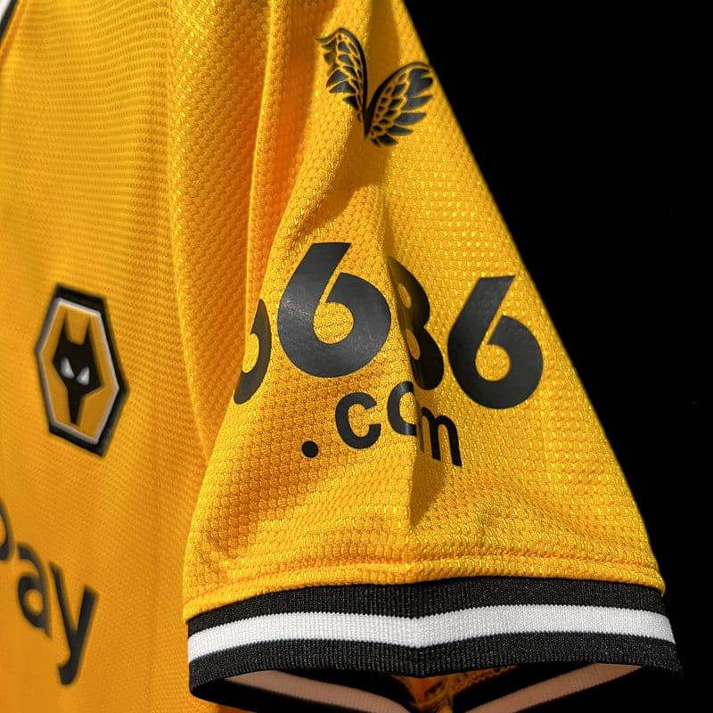 CAMISETA WOLVERHAMPTON I 23/24 HOMBRE (VERSIÓN FAN) - ZonaCamisetas