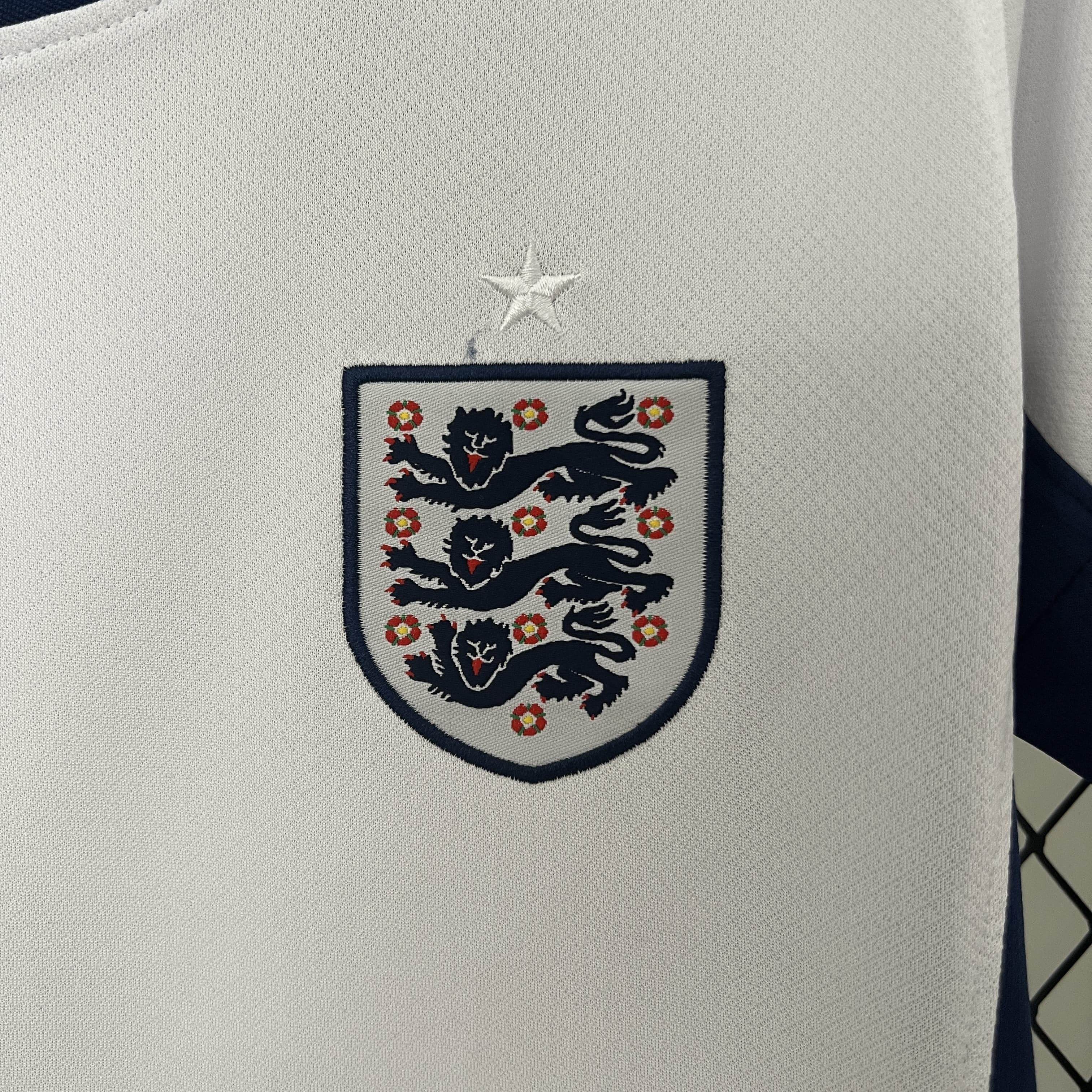 CAMISETA INGLATERRA l EURO 2024 MUJER (VERSIÓN FAN) - ZonaCamisetas
