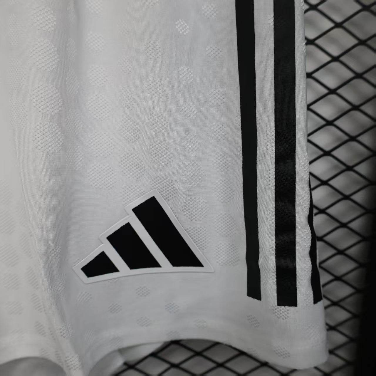 NEWCASTLE SHORT I 25/26 - ZonaCamisetas