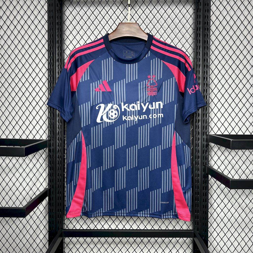 CAMISETA NOTTINGHAM FOREST Il 24/25 HOMBRE (VERSIÓN FAN) - ZonaCamisetas