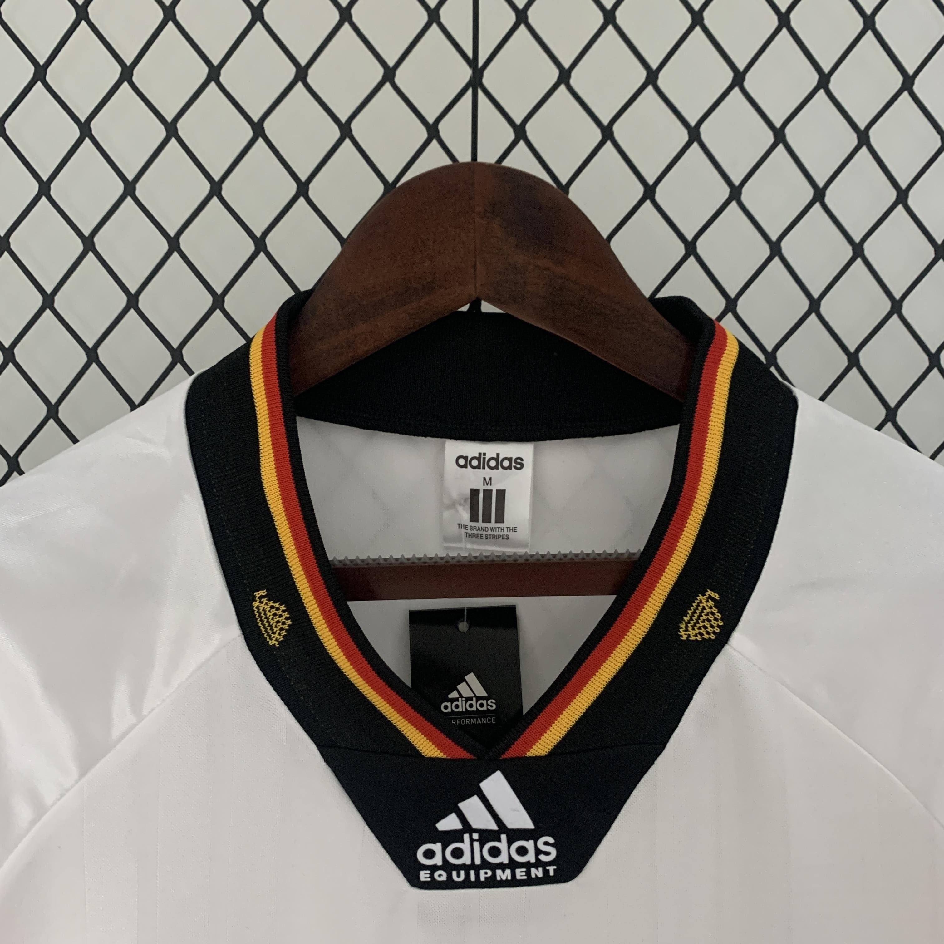 ZonaCamisetas ALEMANIA I 1992 HOMBRE (RETRO) La Pelota Mundo ALEMANIA GERMANY