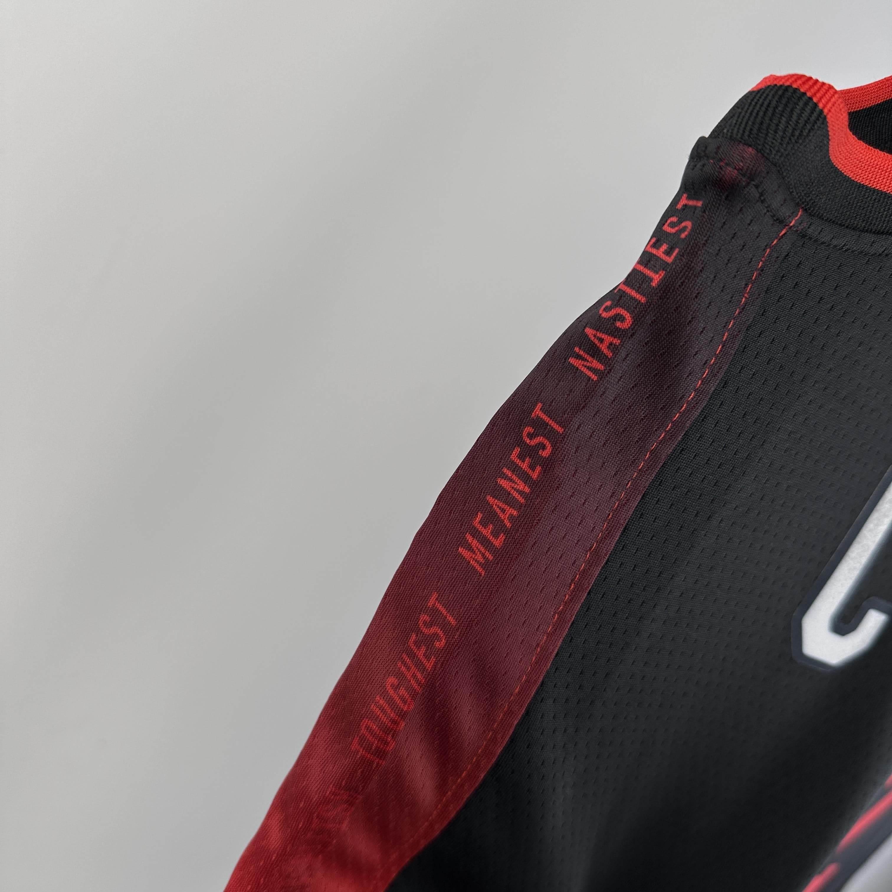 CAMISETA HEAT SEASON 24 HOMBRE EDICIÓN JAMES (NBA) - ZonaCamisetas