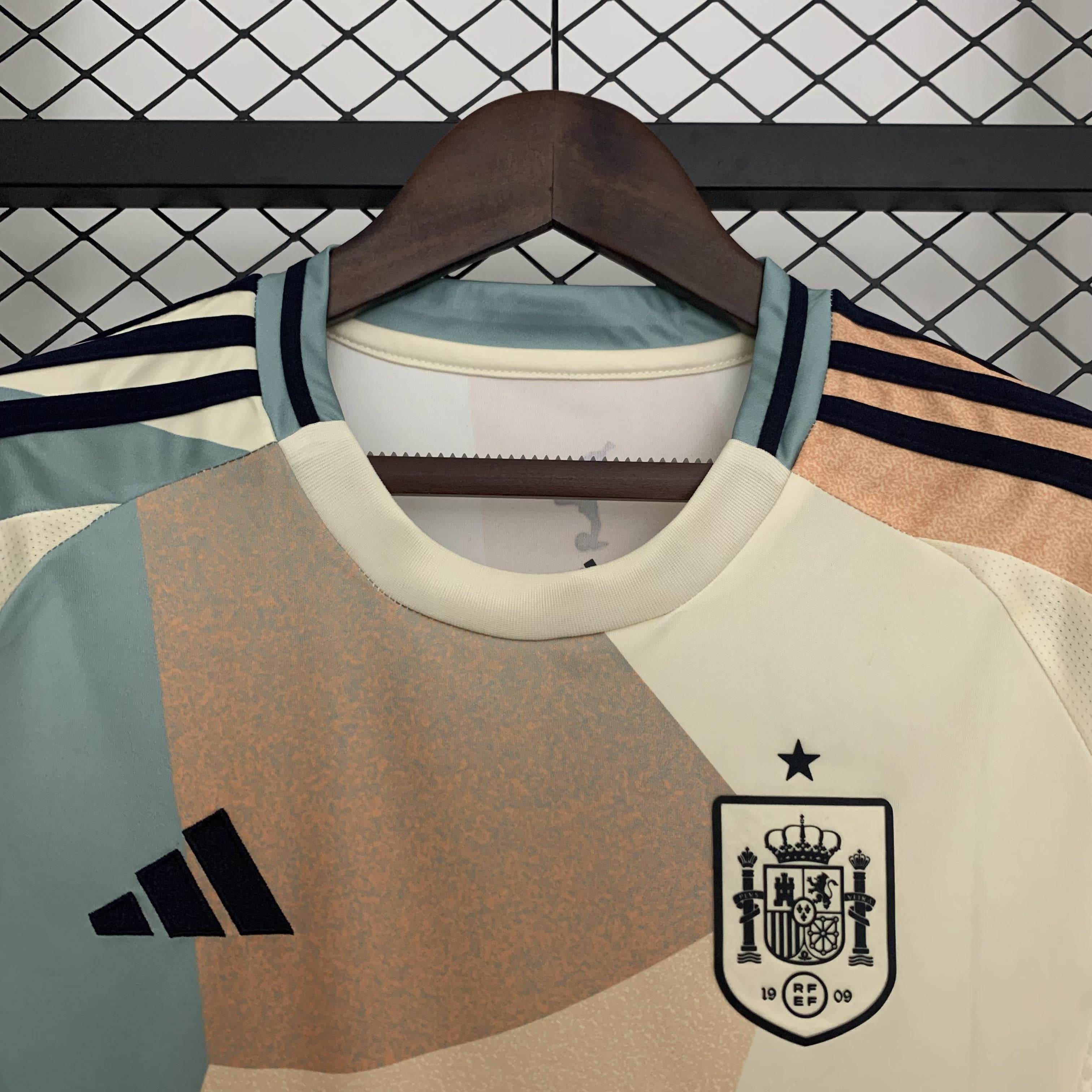 CAMISETA ESPAÑA Il 25/26 MUJER (VERSIÓN FAN) - ZonaCamisetas