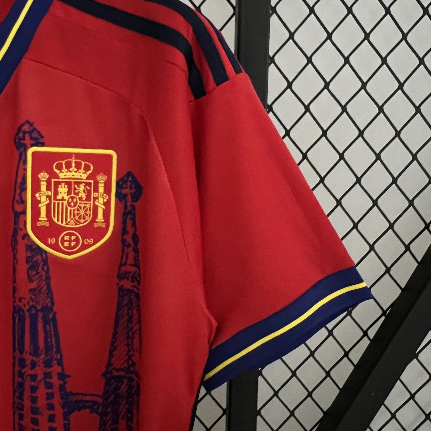 CAMISETA ESPAÑA ESPECIAL I 23/24 HOMBRE (VERSIÓN FAN)