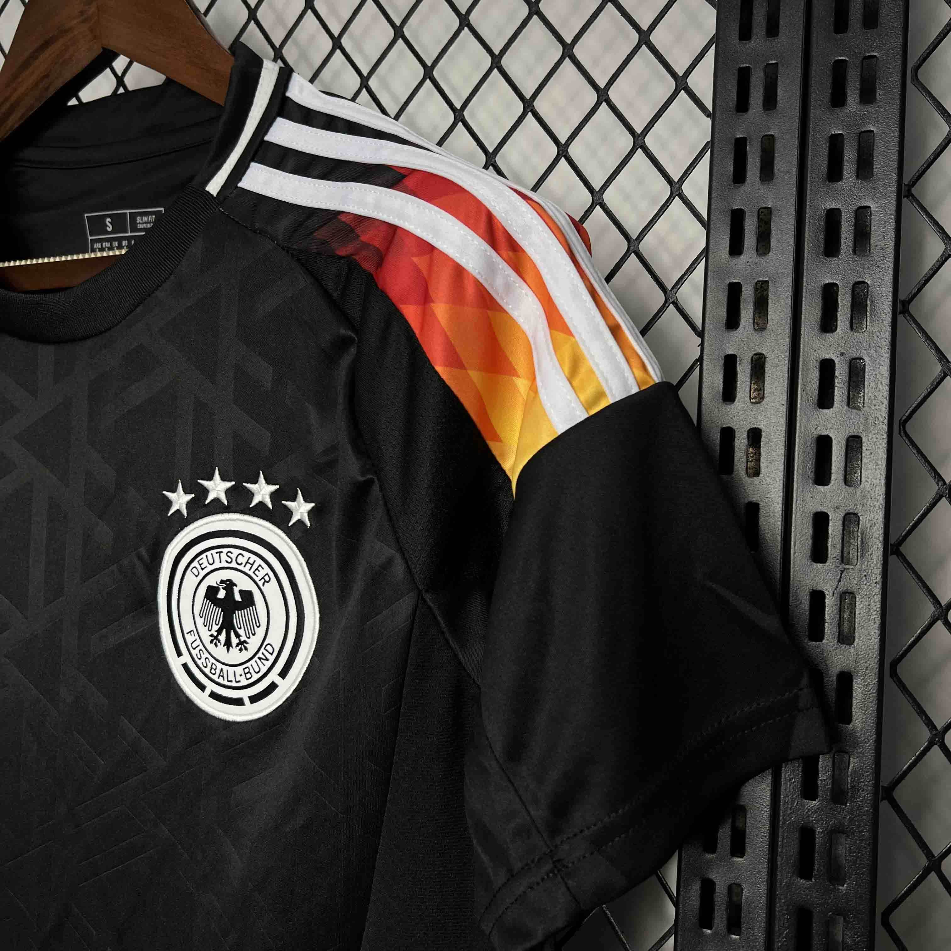 CAMISETA ALEMANIA I 2024 PREMATCH HOMBRE (VERSIÓN FAN) - ZonaCamisetas