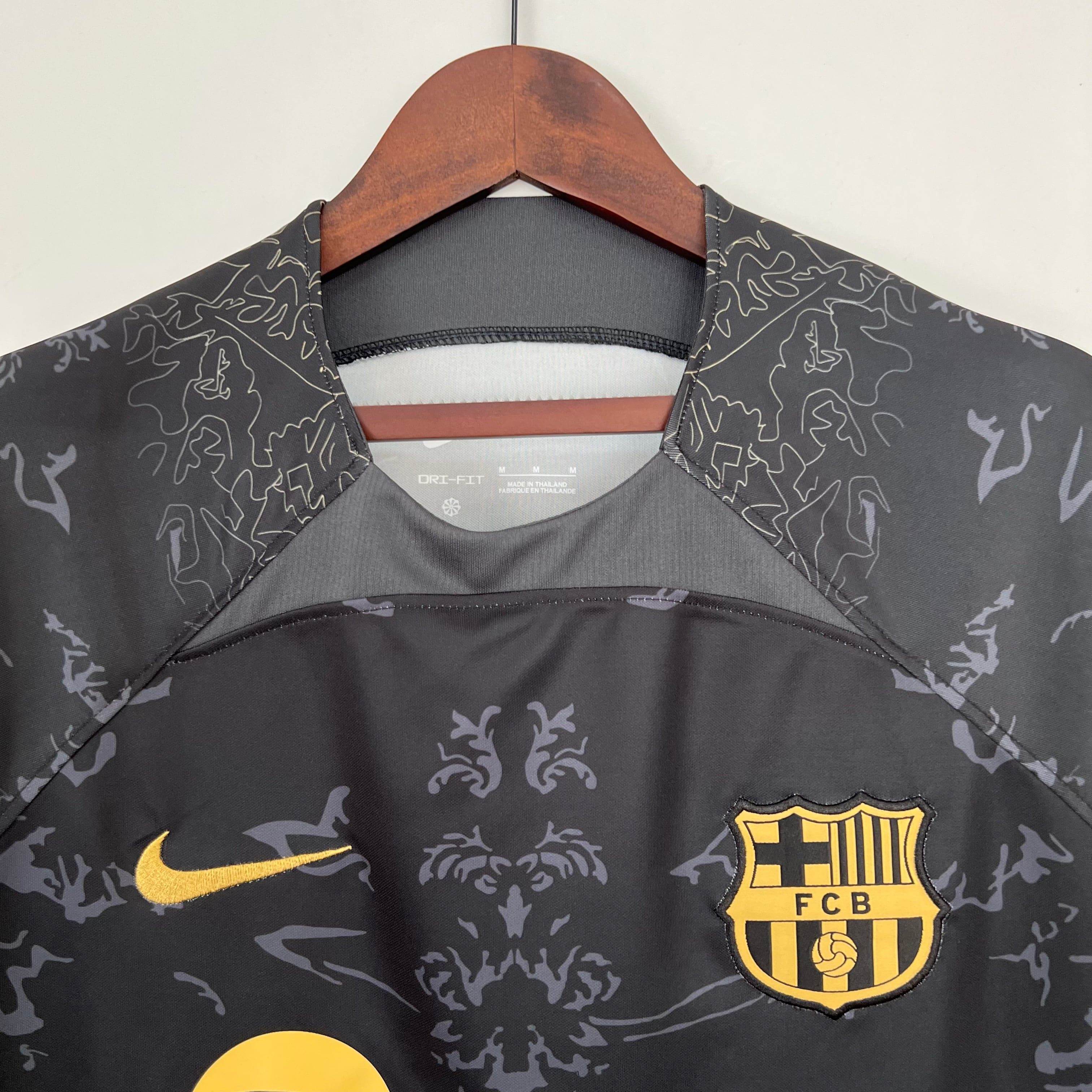 CAMISETA BARCELONA ENTRENAMIENTO V 23/24 HOMBRE (VERSIÓN FAN) - ZonaCamisetas