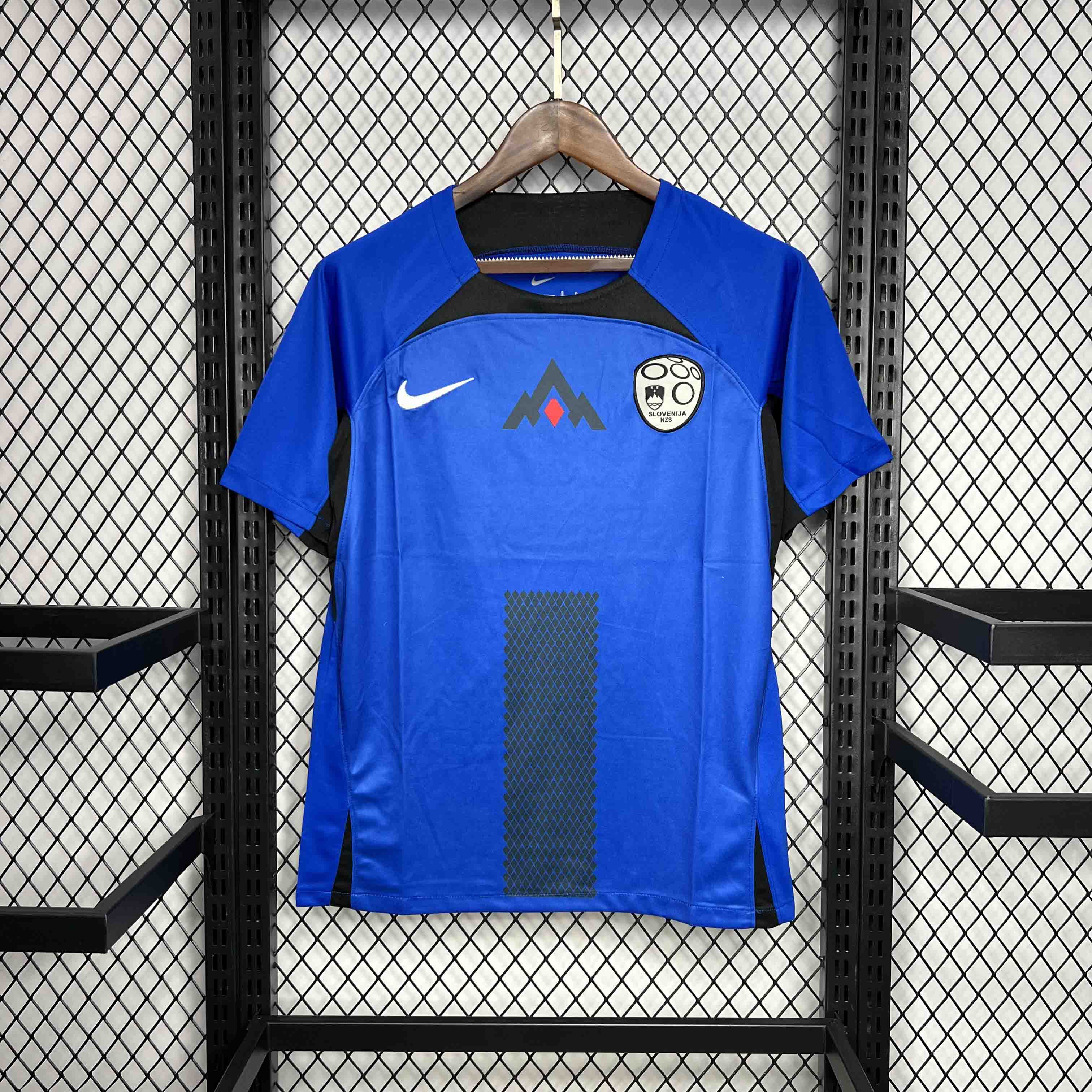 CAMISETA ESLOVENIA l 2024 HOMBRE (VERSIÓN FAN)