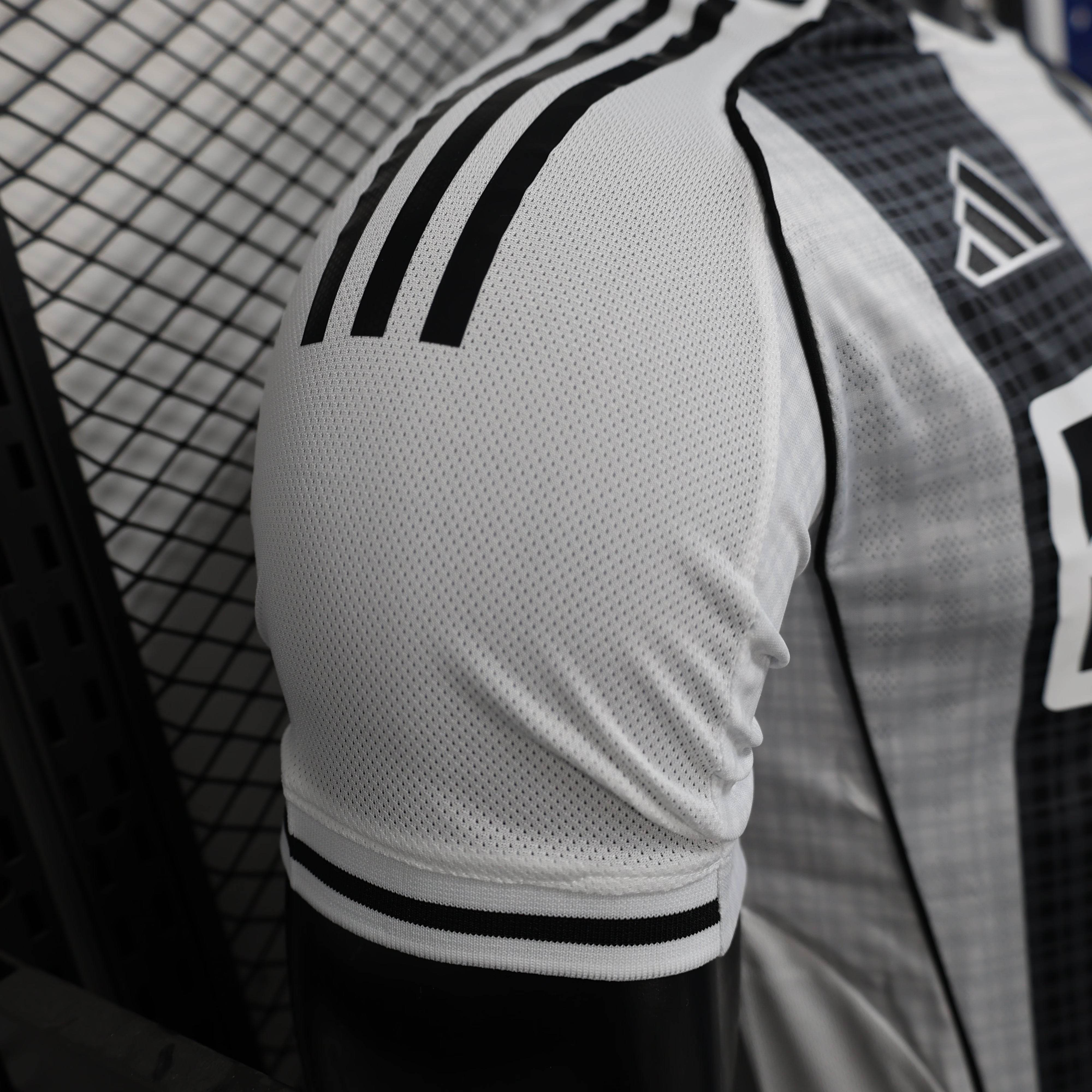 CAMISETA NEWCASTLE I 25/26 HOMBRE (VERSIÓN JUGADOR) - ZonaCamisetas