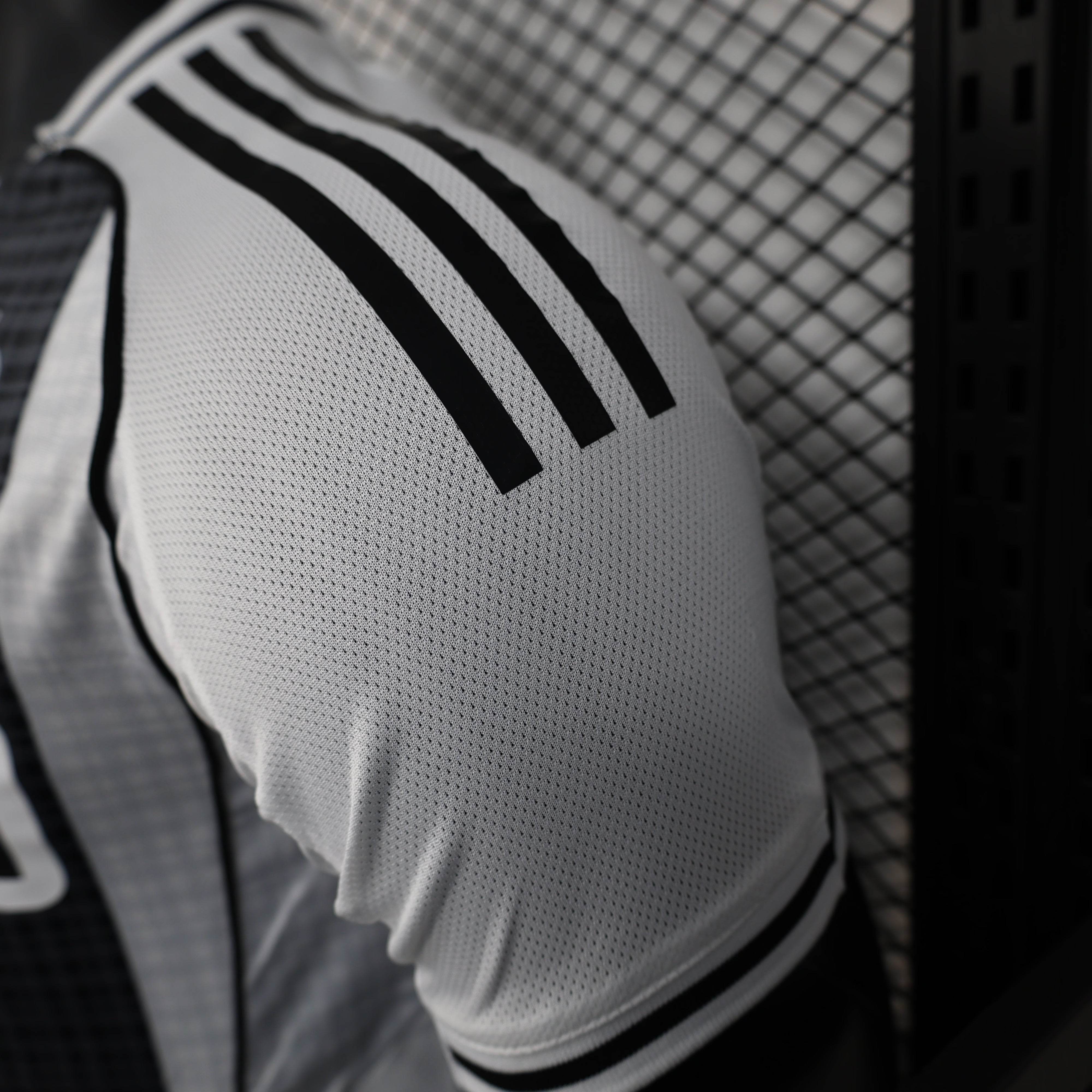 CAMISETA NEWCASTLE I 25/26 HOMBRE (VERSIÓN JUGADOR) - ZonaCamisetas