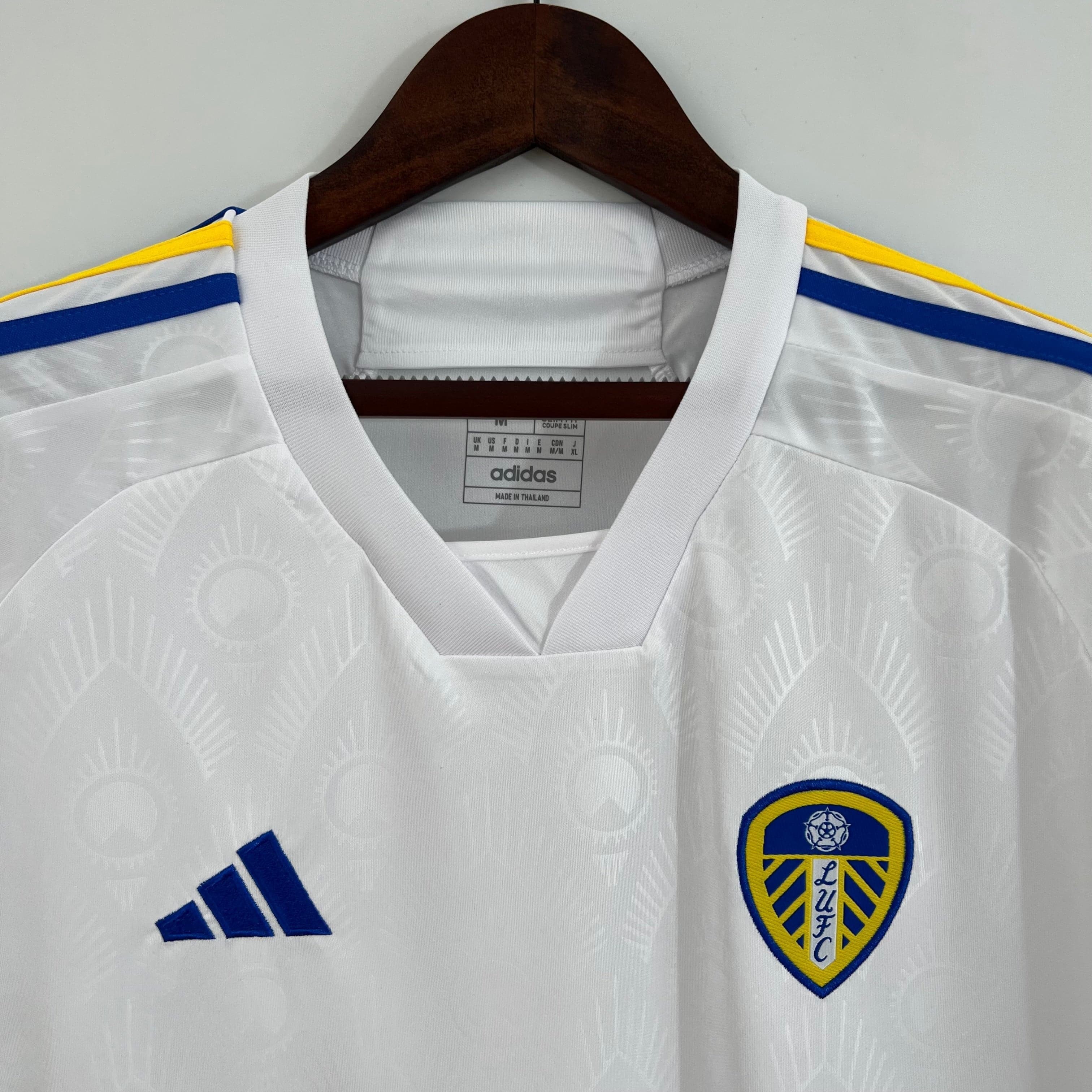 CAMISETA LEEDS l 23/24 HOMBRE (VERSIÓN FAN)