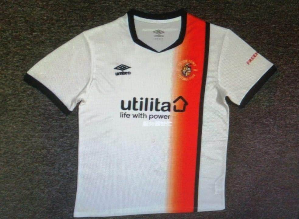 CAMISETA LUTON ll 23/24 HOMBRE (VERSIÓN FAN) - ZonaCamisetas