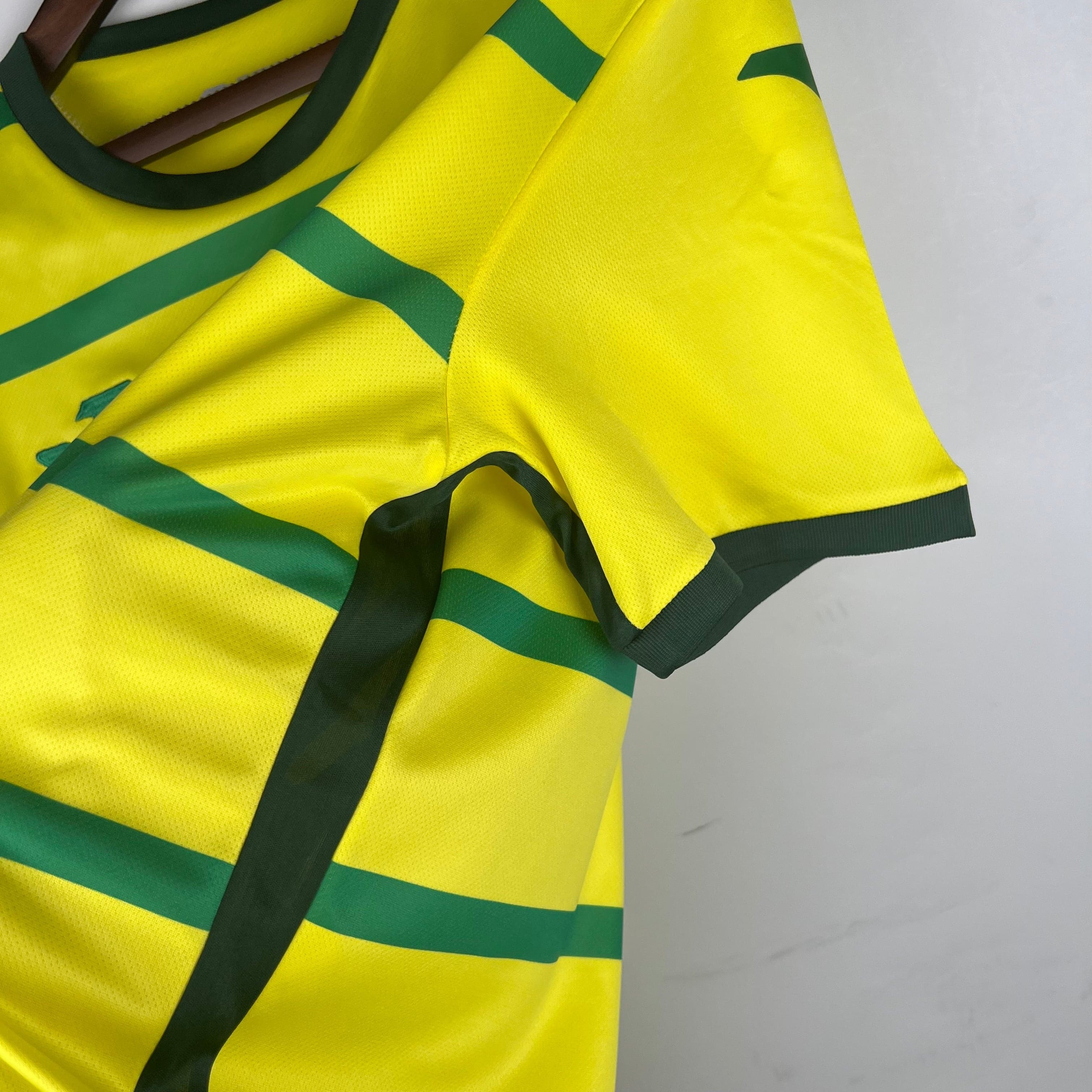 CAMISETA NORWICH I 23/24 HOMBRE (VERSIÓN FAN)