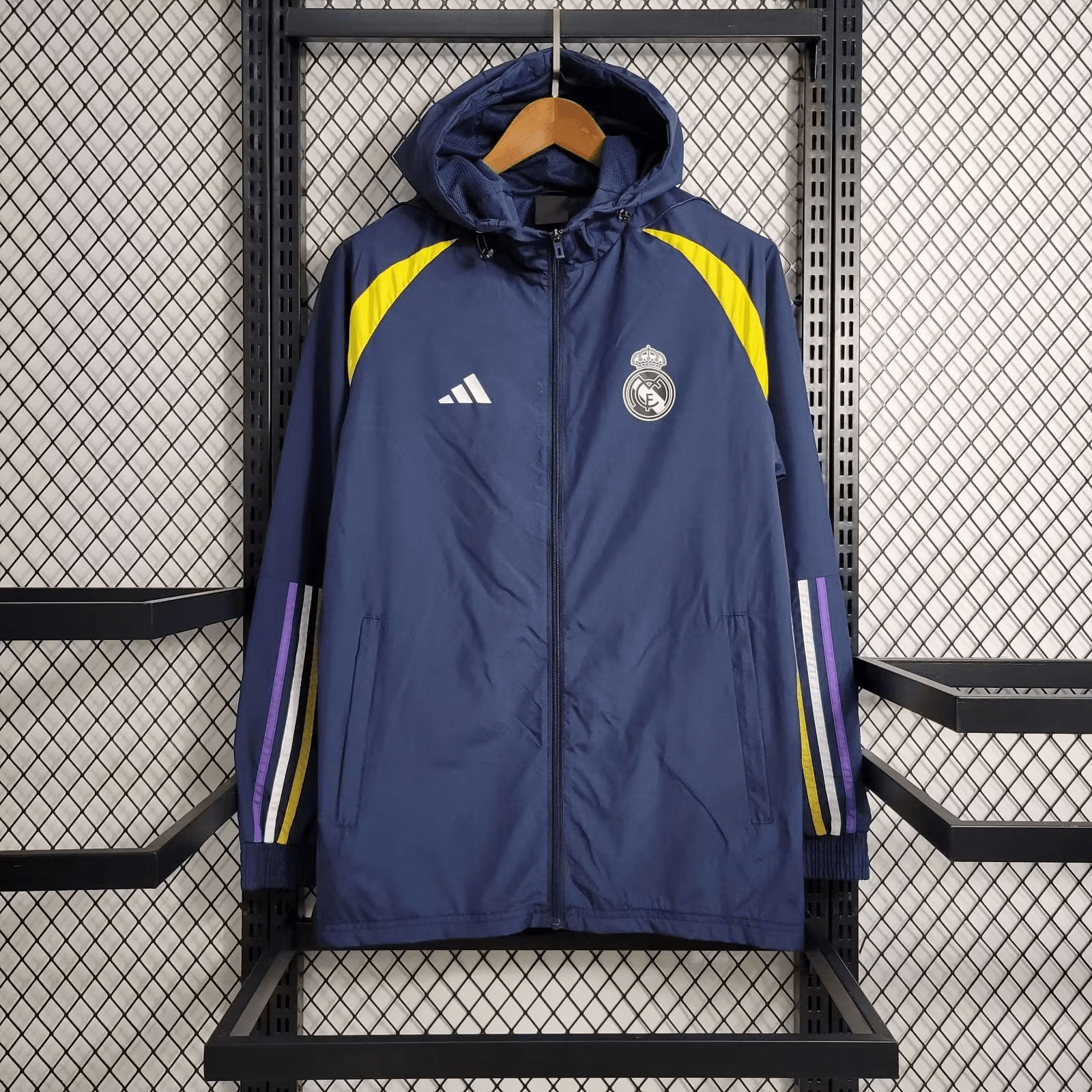 CORTAVIENTO REAL MADRID III 23/24 - ZonaCamisetas