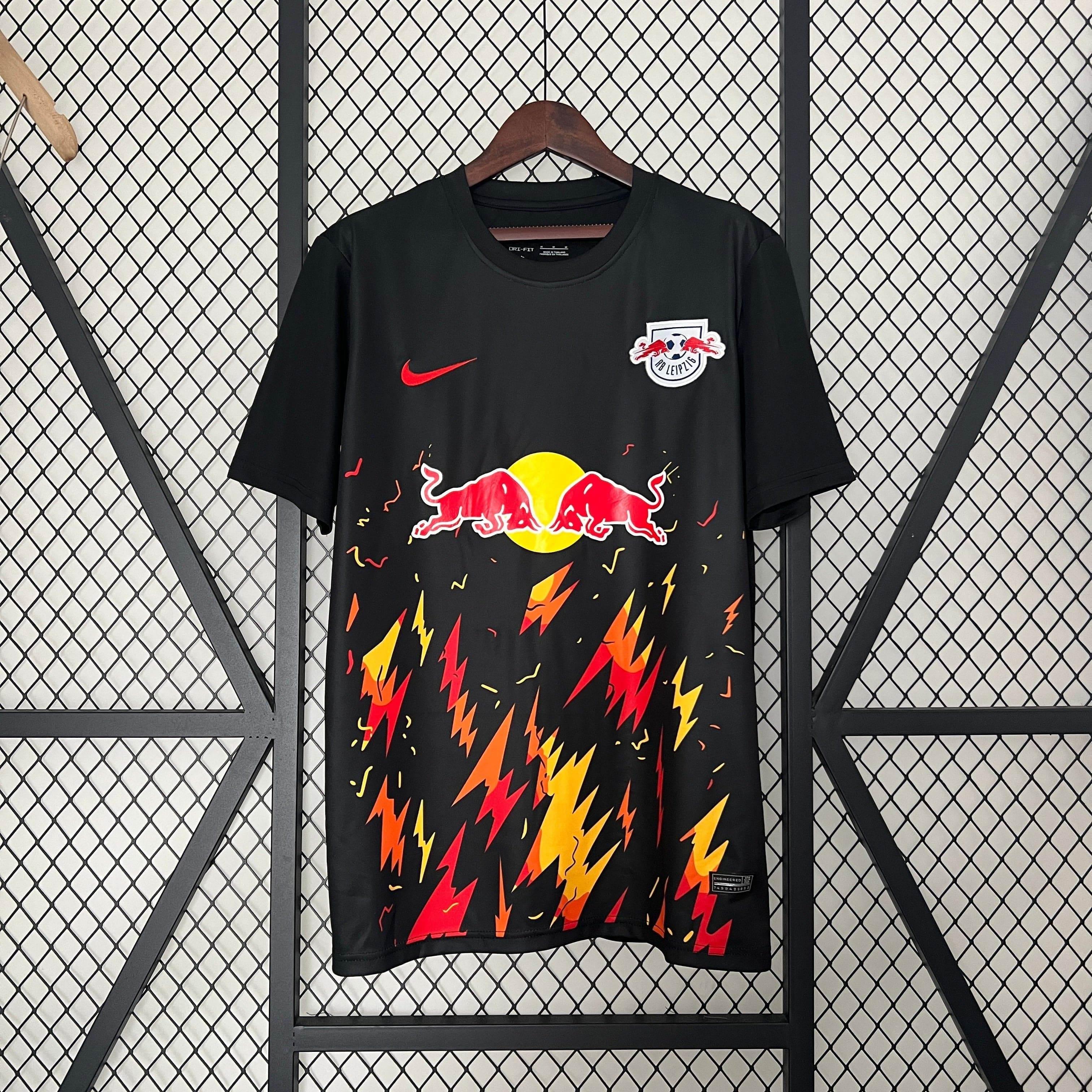 CAMISETA REDBULL LEIPZIG EDICIÓN LIMITADA BLACK 23/24 HOMBRE (VERSIÓN FAN) - ZonaCamisetas