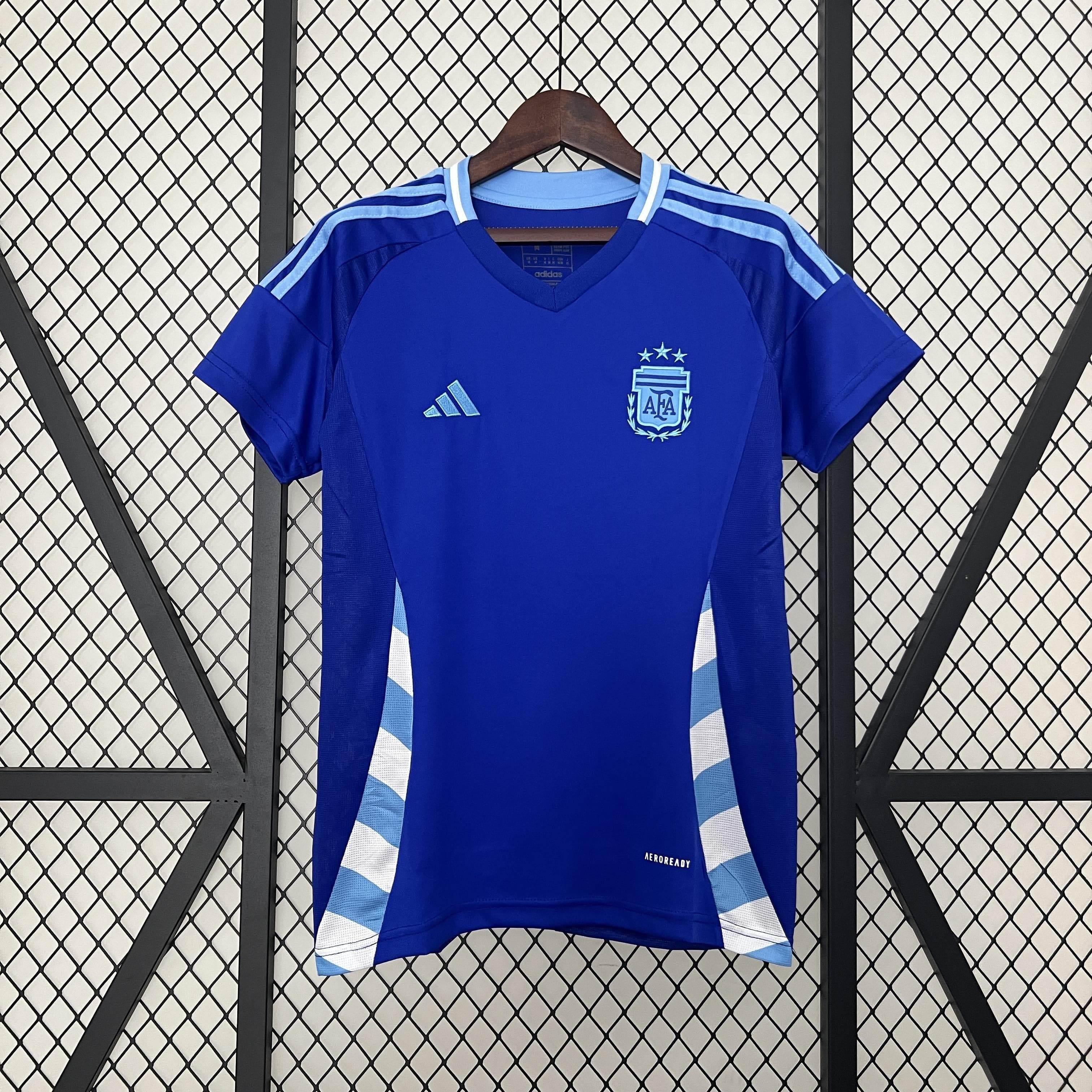 CAMISETA ARGENTINA Il 2024 MUJER (VERSIÓN FAN) - ZonaCamisetas