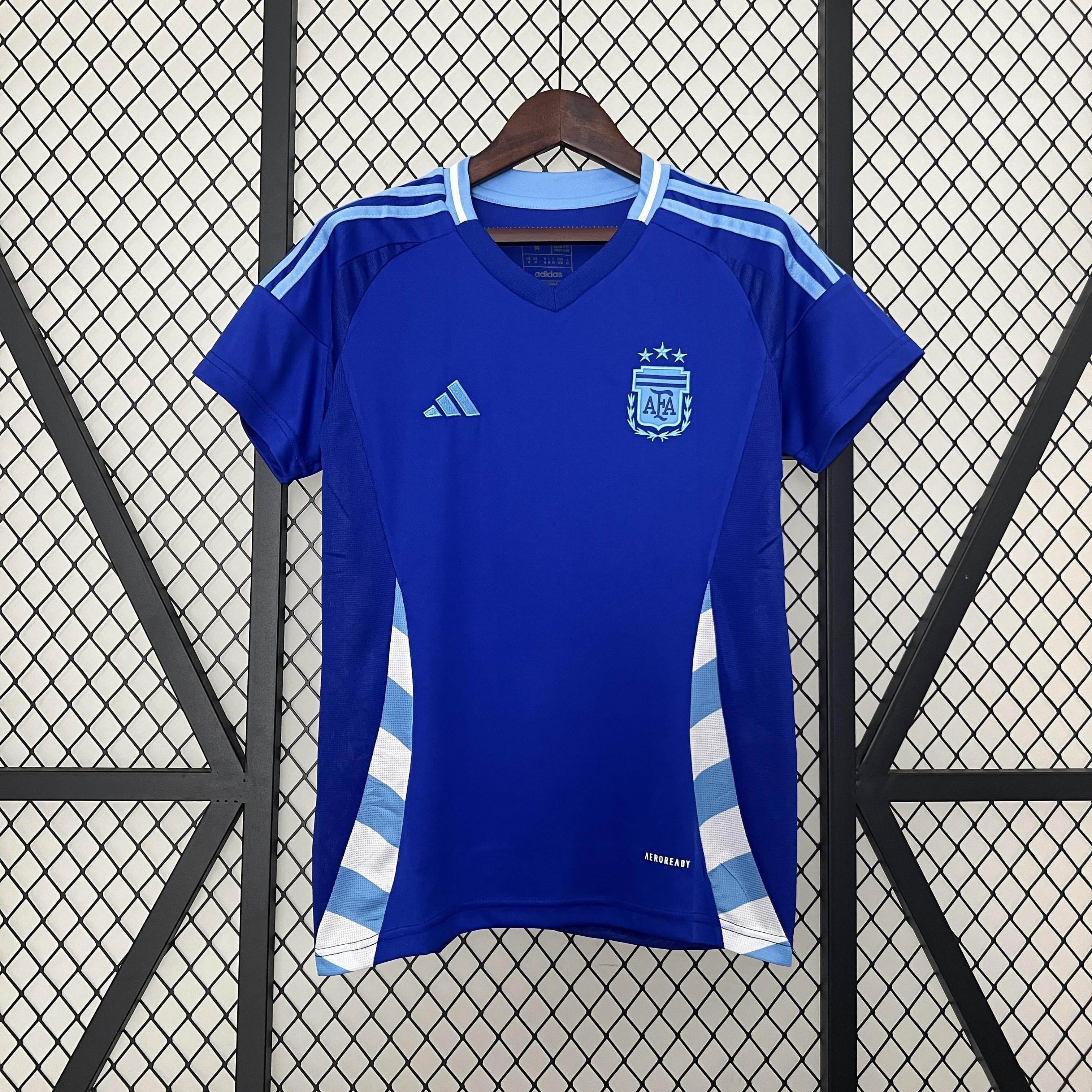 CAMISETA ARGENTINA Il 2024 MUJER (VERSIÓN FAN) - ZonaCamisetas