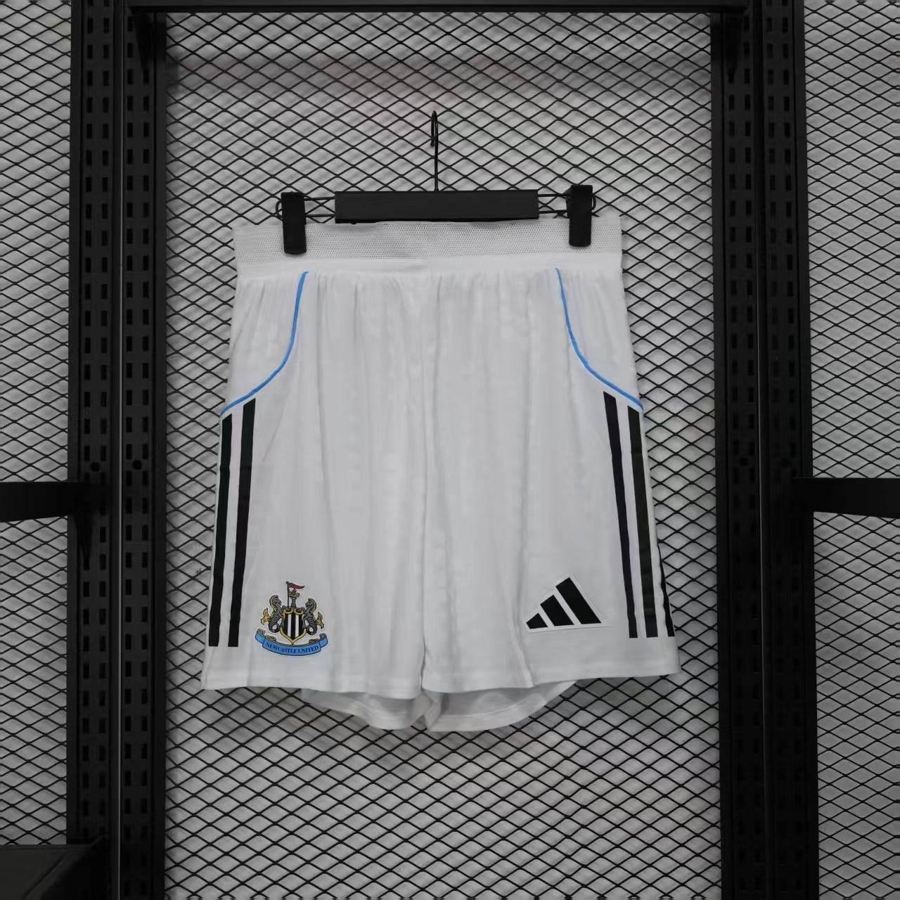 NEWCASTLE SHORT I 25/26 - ZonaCamisetas