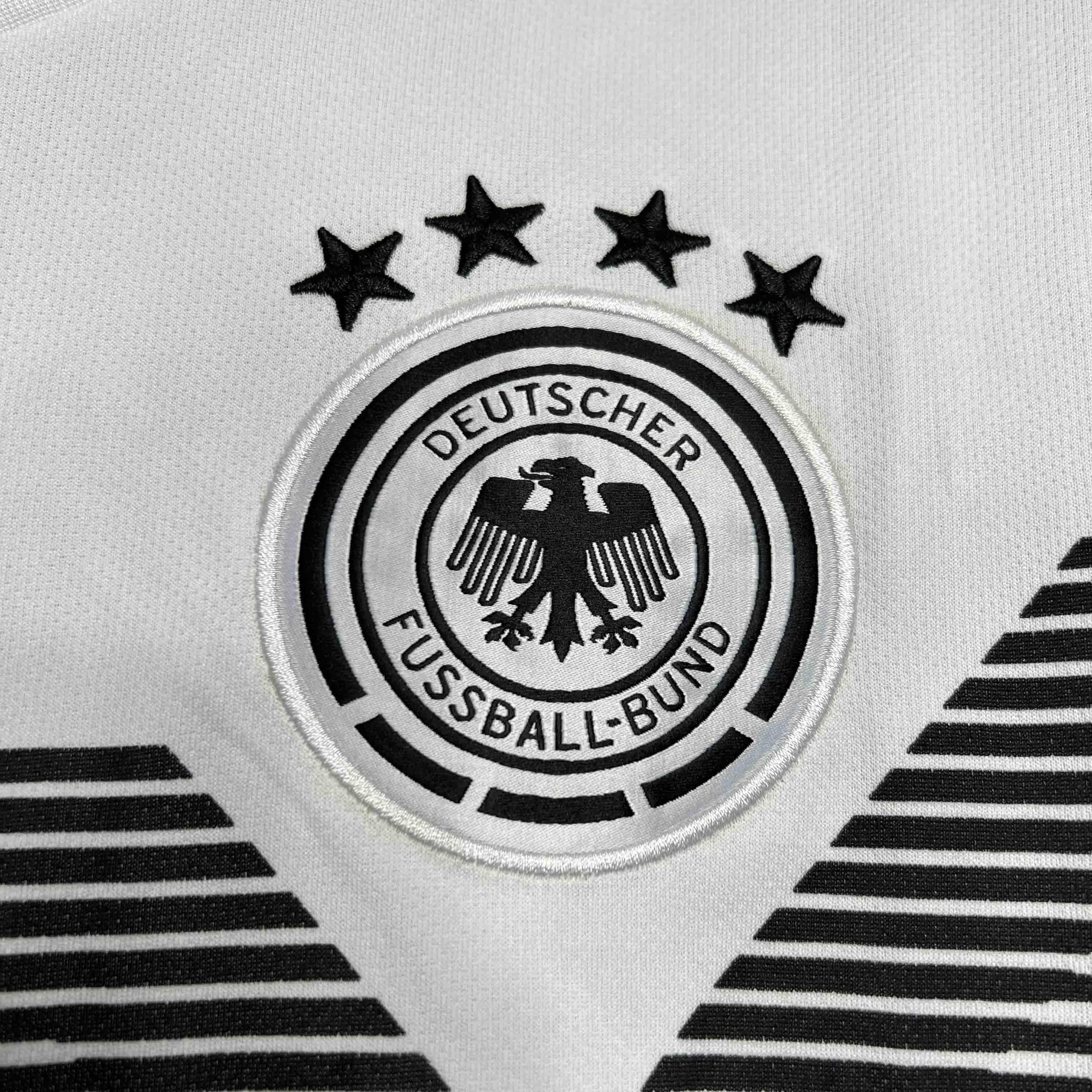 CAMISETA ALEMANIA l 2018 HOMBRE (RETRO) - ZonaCamisetas