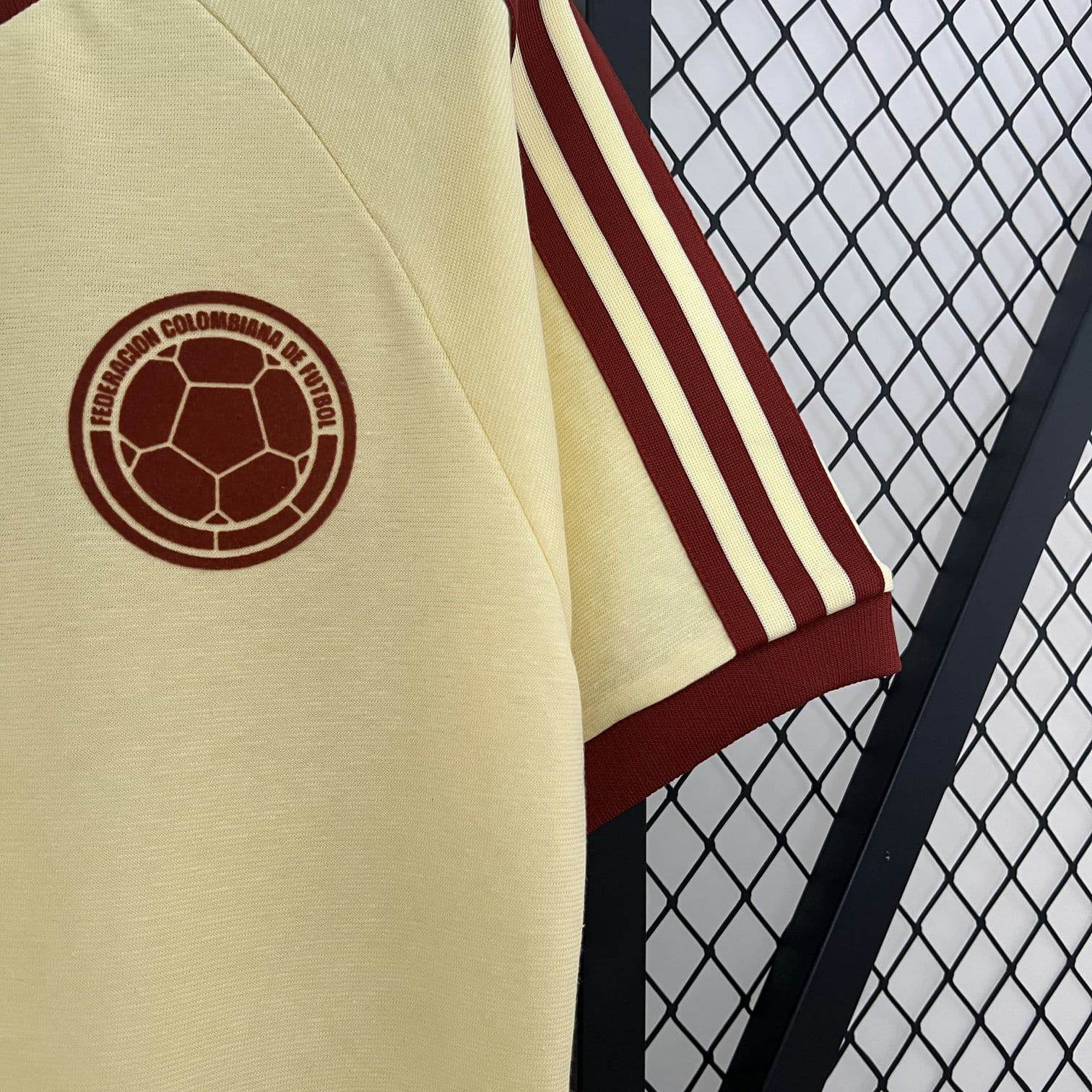 CAMISETA COLOMBIA I EDICIÓN ESPECIAL HOMBRE (RETRO) - ZonaCamisetas