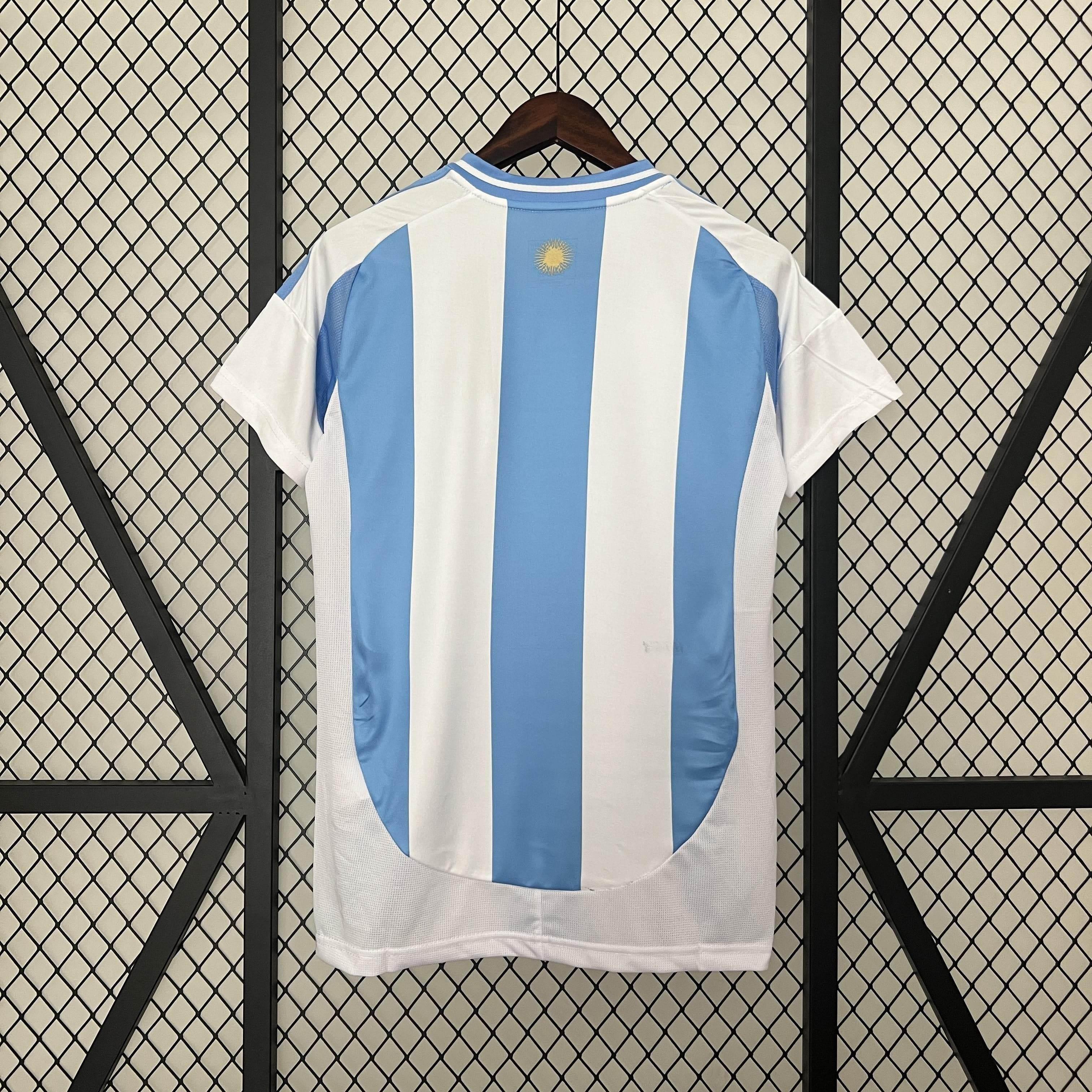 CAMISETA ARGENTINA I 2024 MUJER (VERSIÓN FAN) - ZonaCamisetas