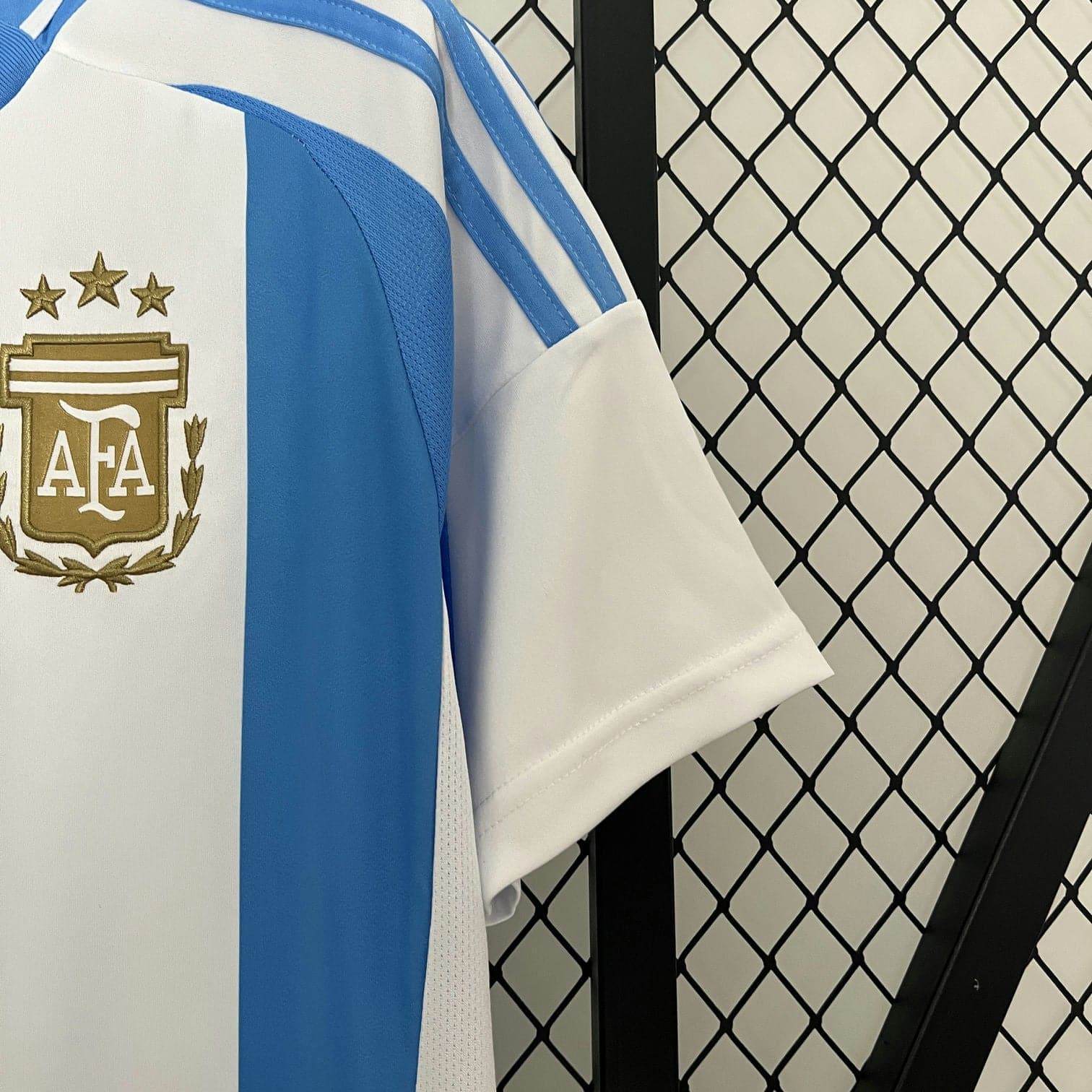 CAMISETA ARGENTINA I COPA AMÉRICA 2024 HOMBRE (VERSIÓN FAN) - ZonaCamisetas