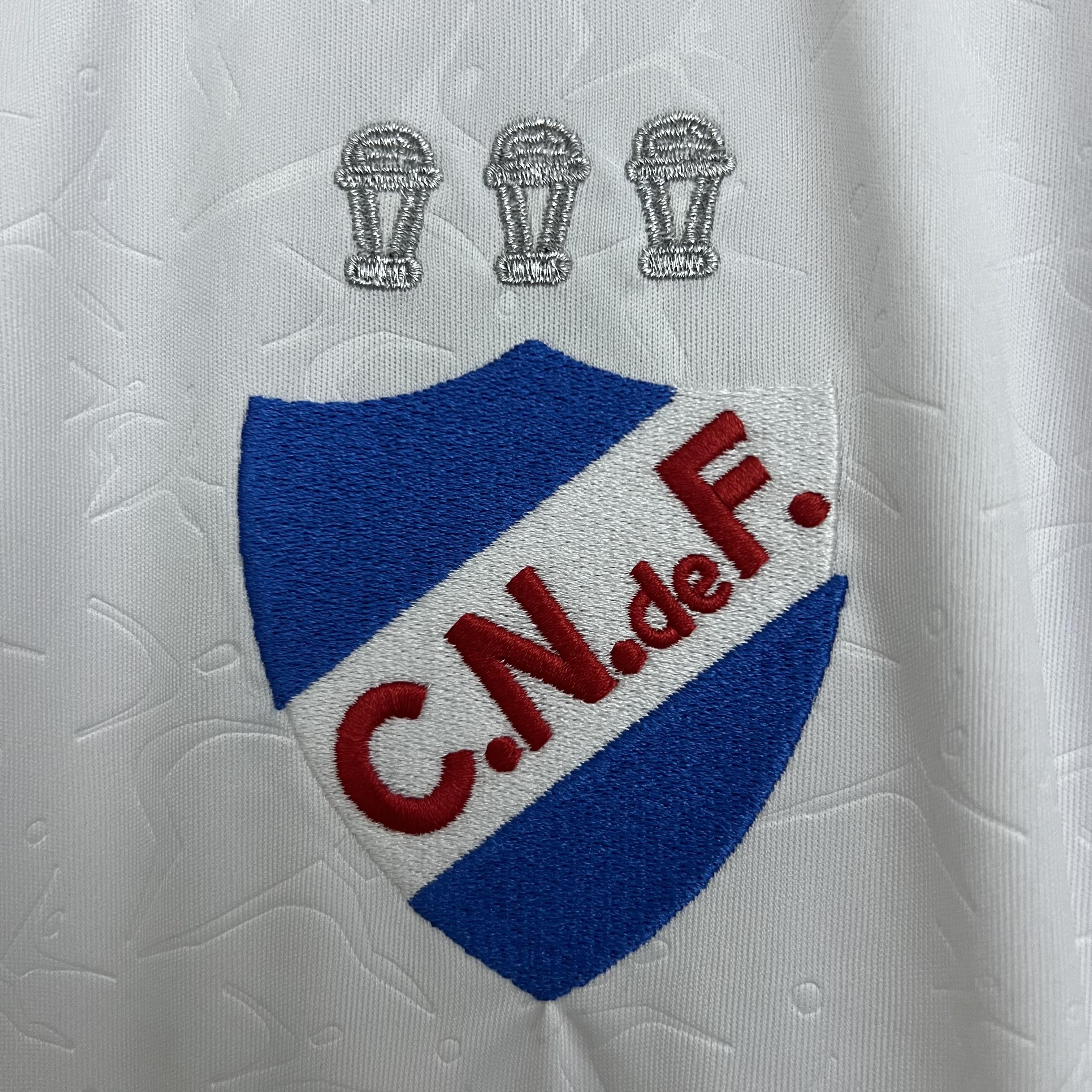 CAMISETA NACIONAL DE MONTEVIDEO III 25/26 HOMBRE (VERSIÓN FAN)