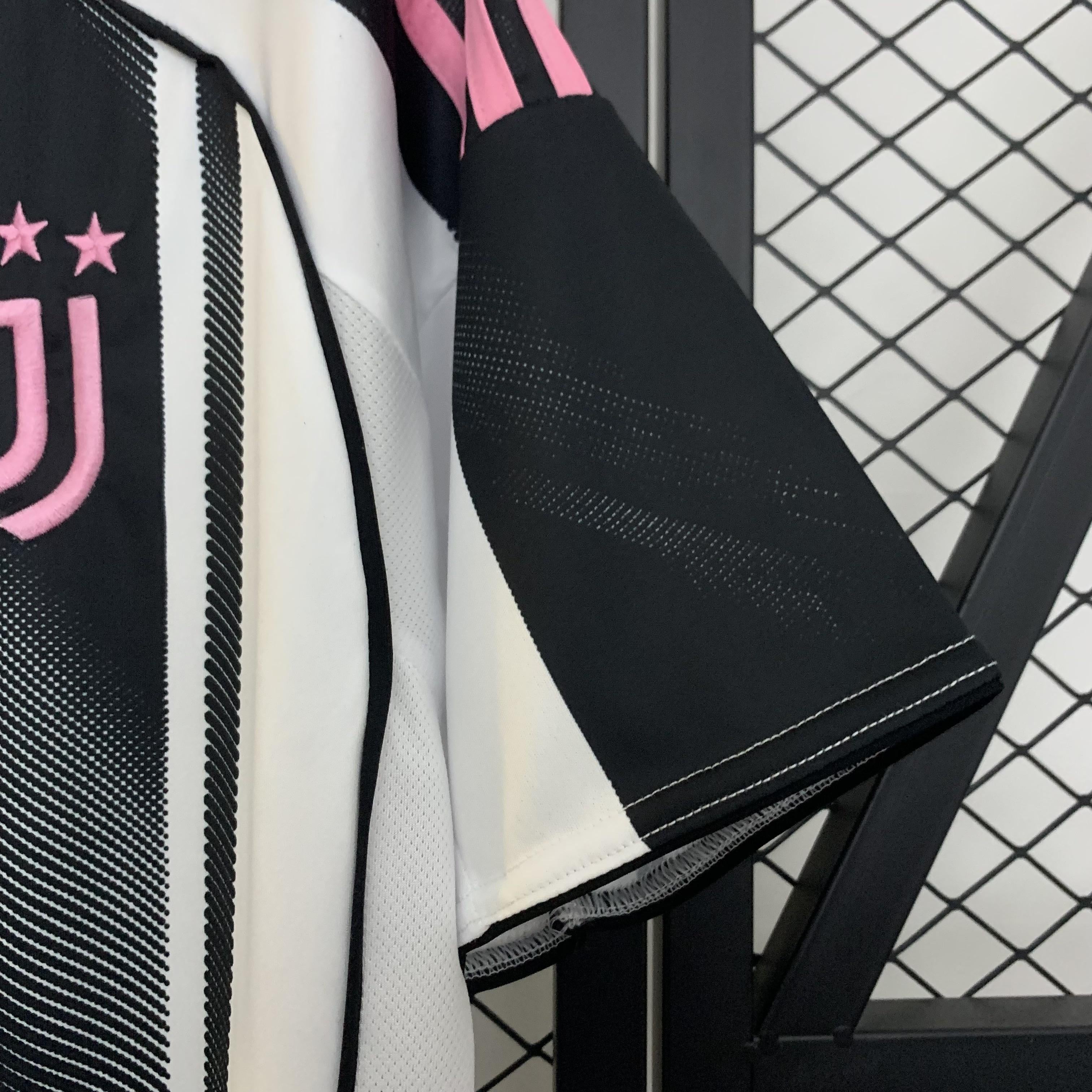CAMISETA JUVENTUS I 25/26 HOMBRE (VERSIÓN FAN)