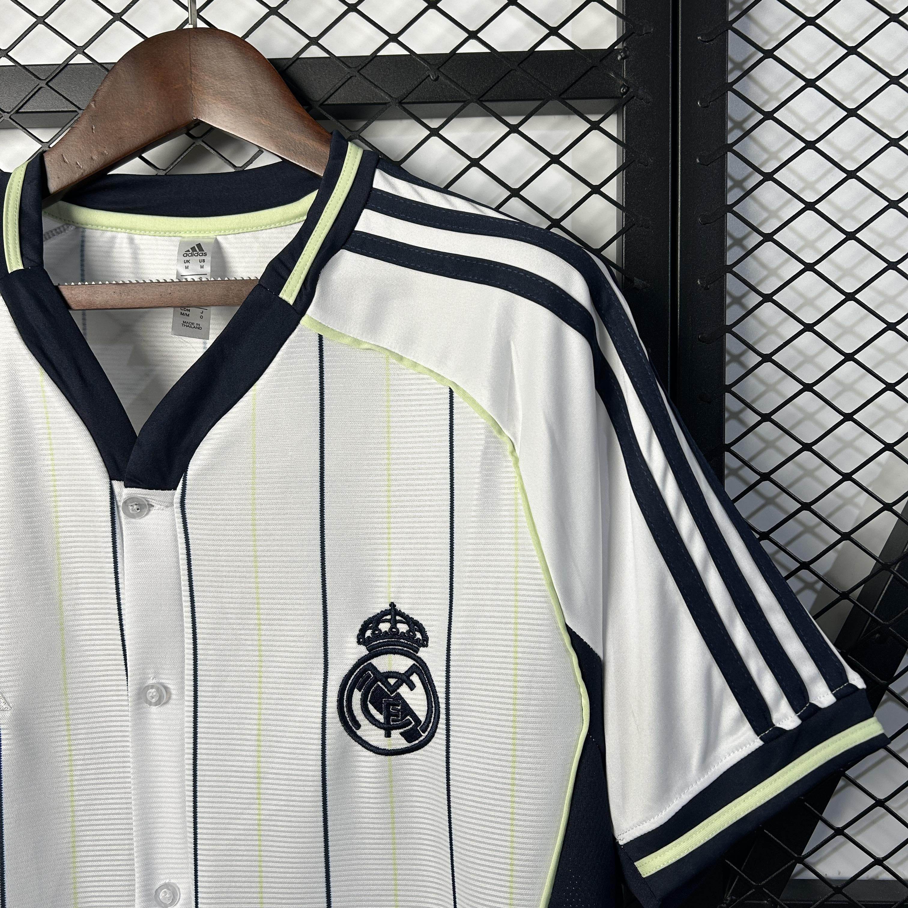 CAMISETA REAL MADRID EDICIÓN MLB (VERSIÓN FAN) - ZonaCamisetas