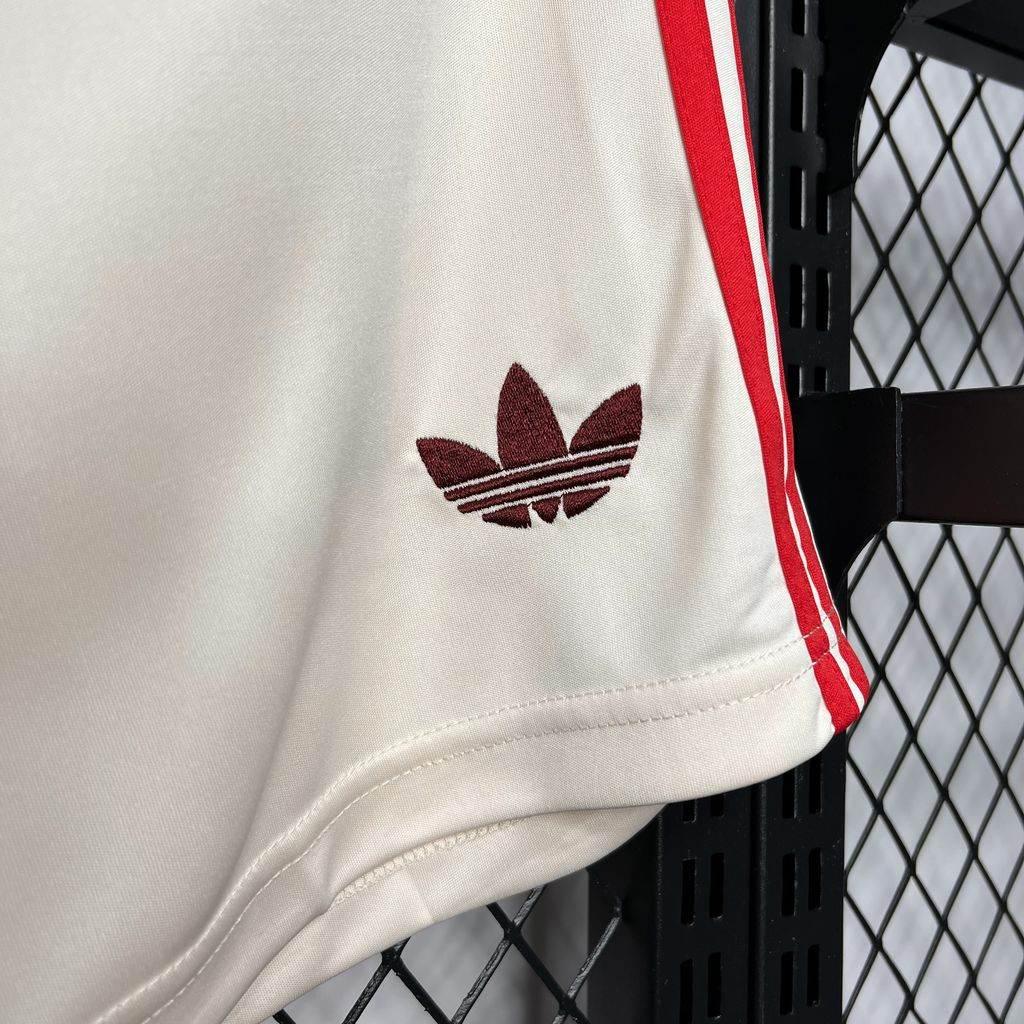 BAYERN MUNICH SHORT Il 24/25 - ZonaCamisetas