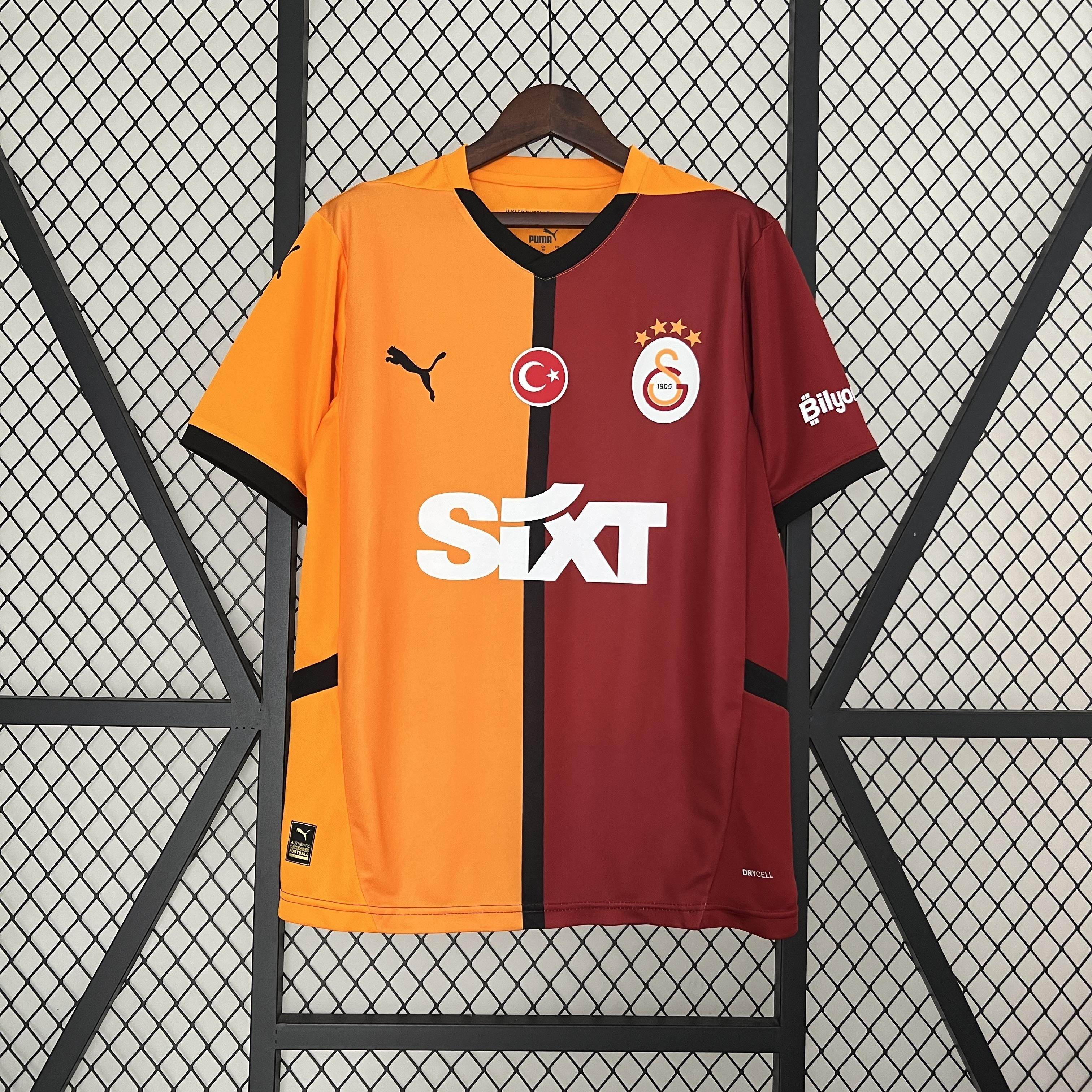 CAMISETA GALATASARAY I 24/25 HOMBRE (VERSIÓN FAN) - ZonaCamisetas