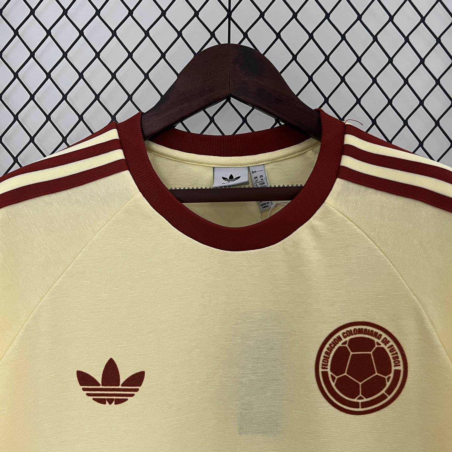 CAMISETA COLOMBIA I EDICIÓN ESPECIAL HOMBRE (RETRO) - ZonaCamisetas