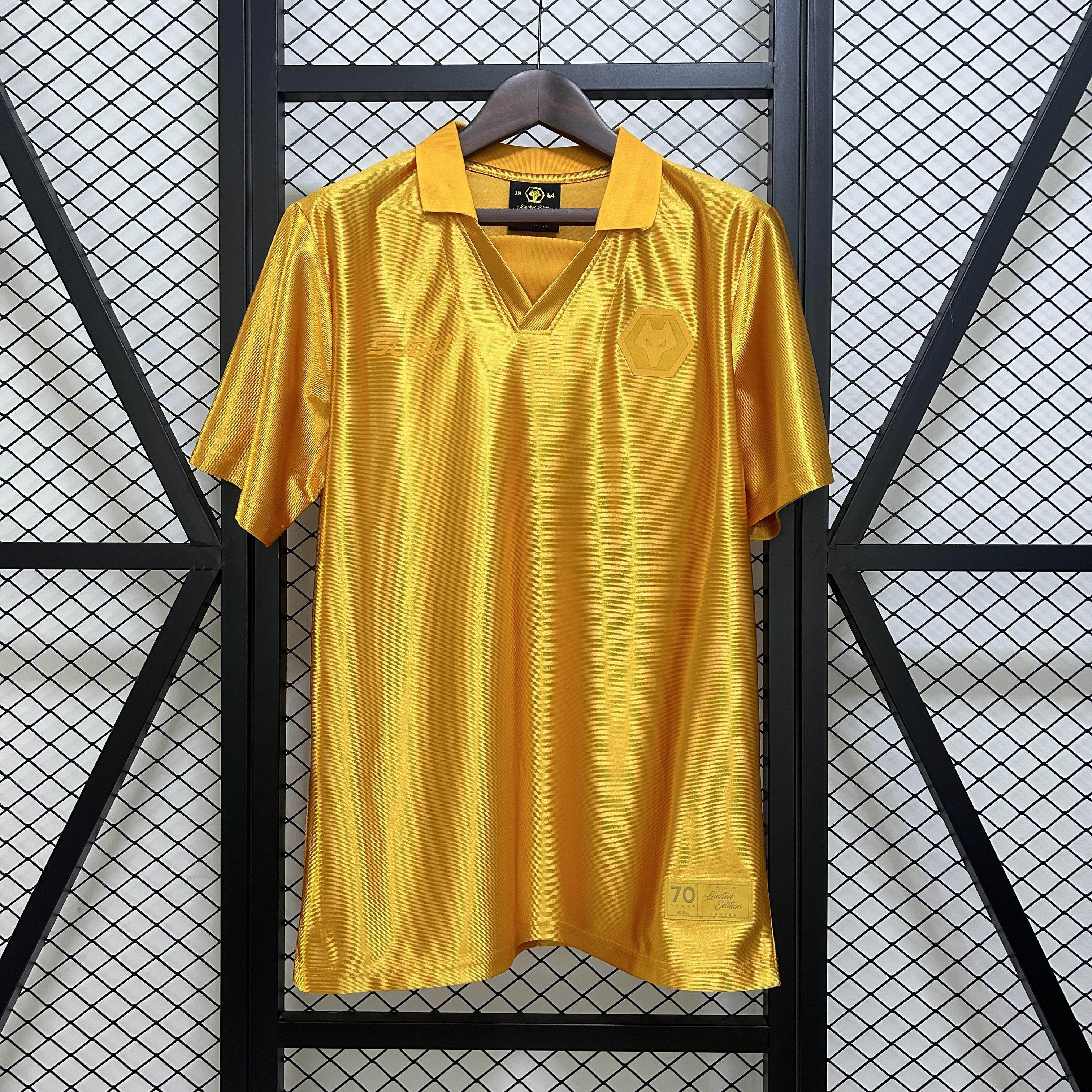 CAMISETA WOLVERHAMPTON I 25/26 70th HOMBRE (VERSIÓN FAN) - ZonaCamisetas