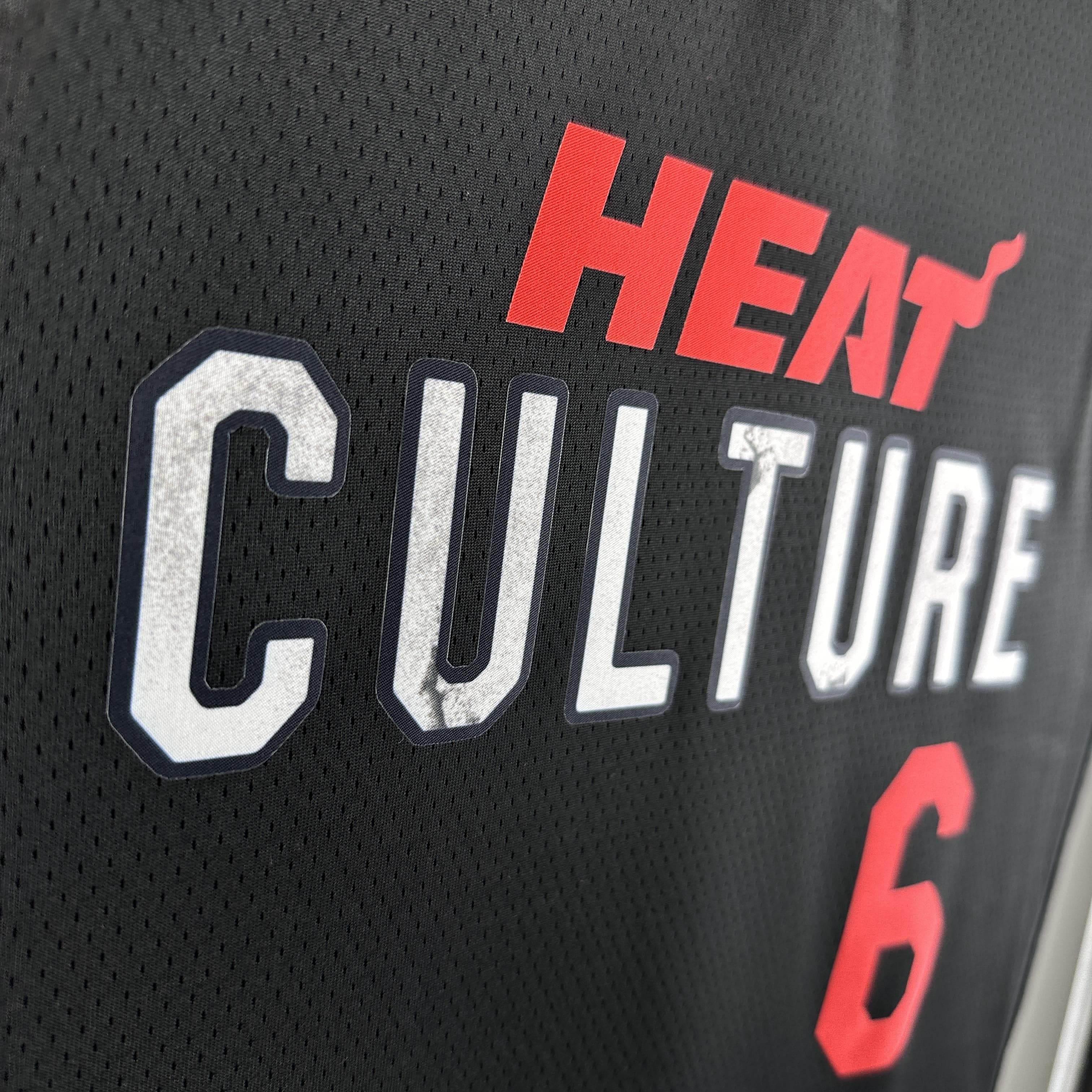 CAMISETA HEAT SEASON 24 HOMBRE EDICIÓN JAMES (NBA) - ZonaCamisetas