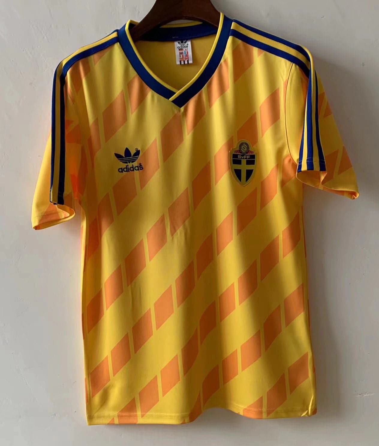 ZonaCamisetas SWEDEN l 1988 HOMBRE (RETRO) La Pelota Mundo SUECIA SVERIGE SWEDEN