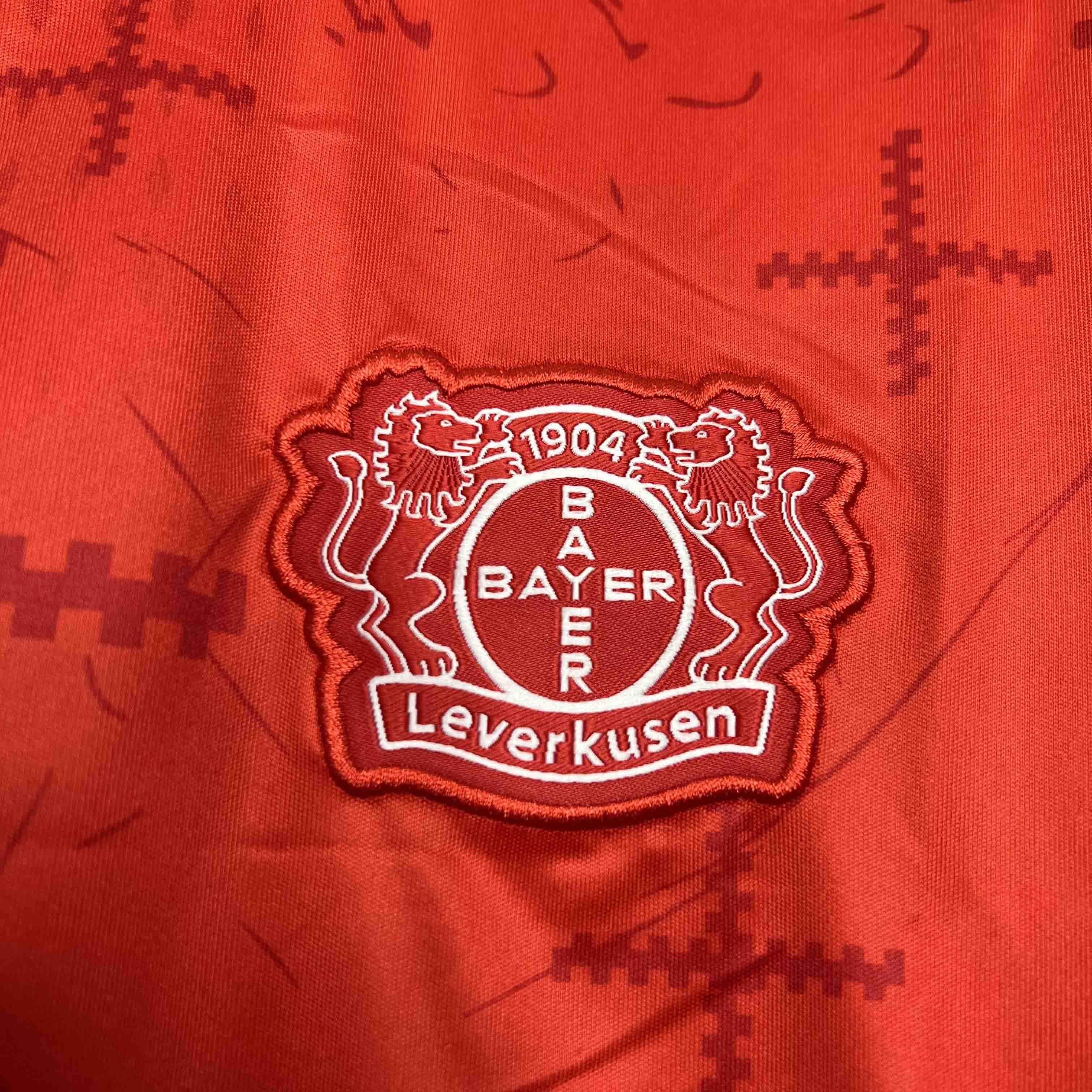 CAMISETA BAYERN LEVERKUSEN I 24/25 HOMBRE (VERSIÓN FAN) - ZonaCamisetas