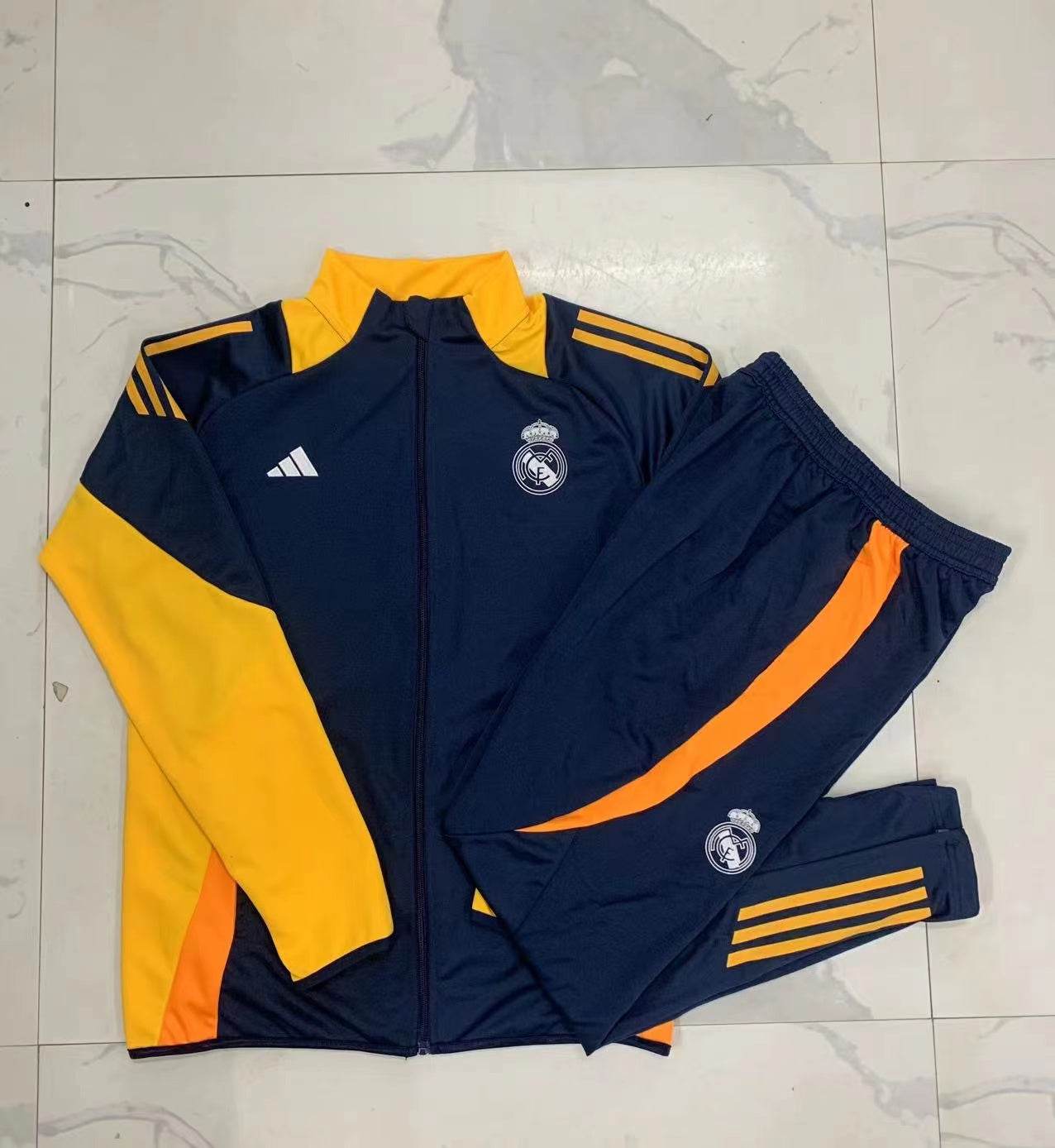 CONJUNTO LARGO REAL MADRID Il 24/25 HOMBRE - ZonaCamisetas