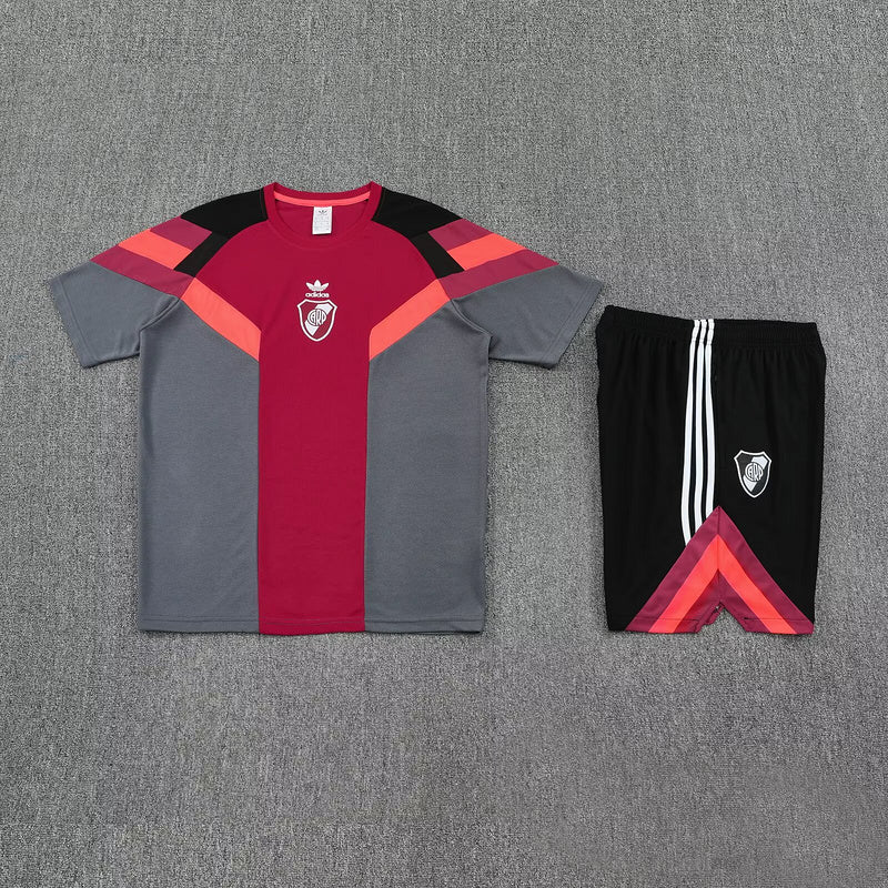 CONJUNTO CORTO RIVER PLATE ENTRENAMIENTO II 25/26 HOMBRE