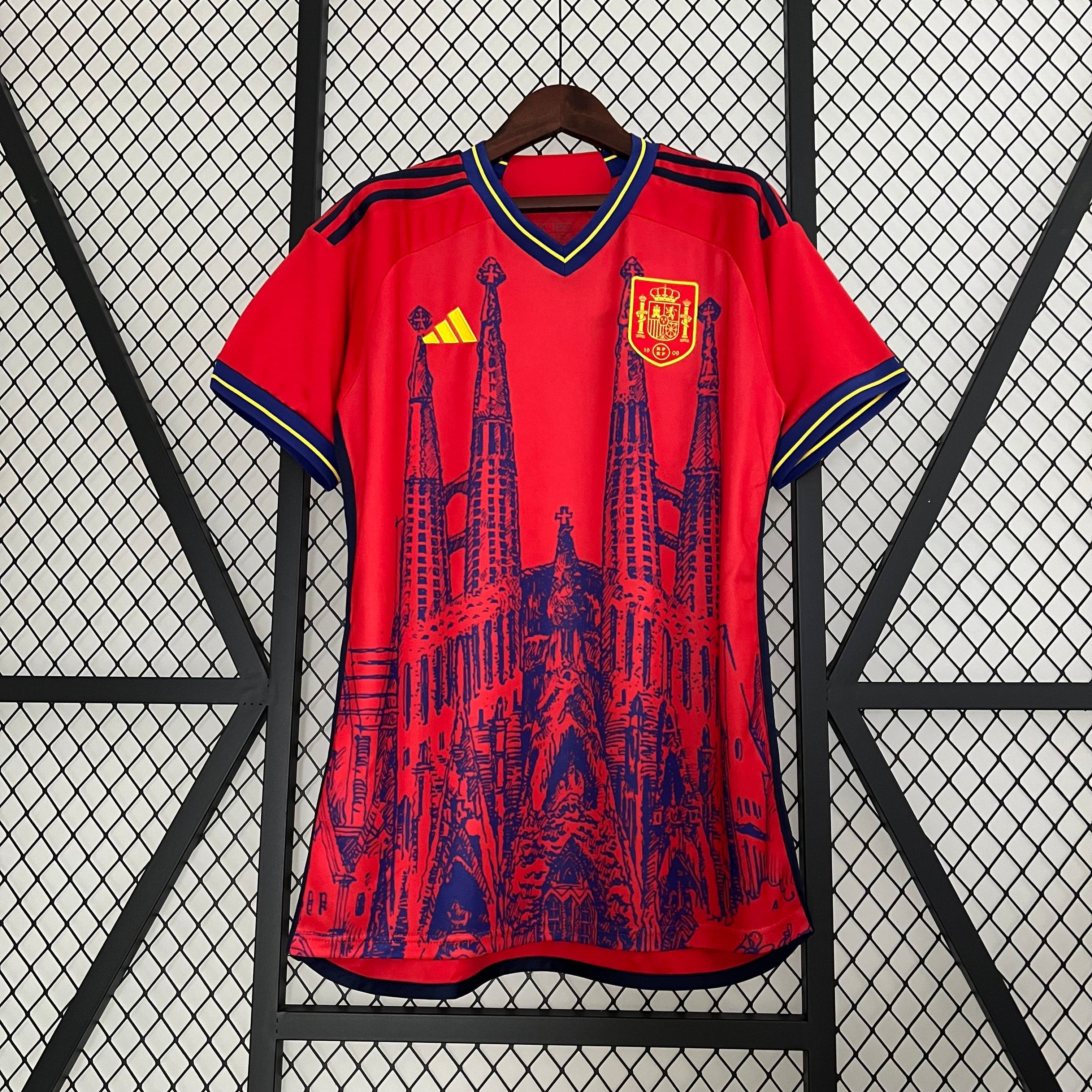 CAMISETA ESPAÑA ESPECIAL I 23/24 HOMBRE (VERSIÓN FAN)