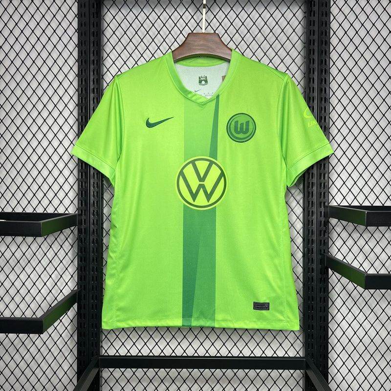 CAMISETA WOLFSBURG I 24/25 HOMBRE (VERSIÓN FAN) - ZonaCamisetas