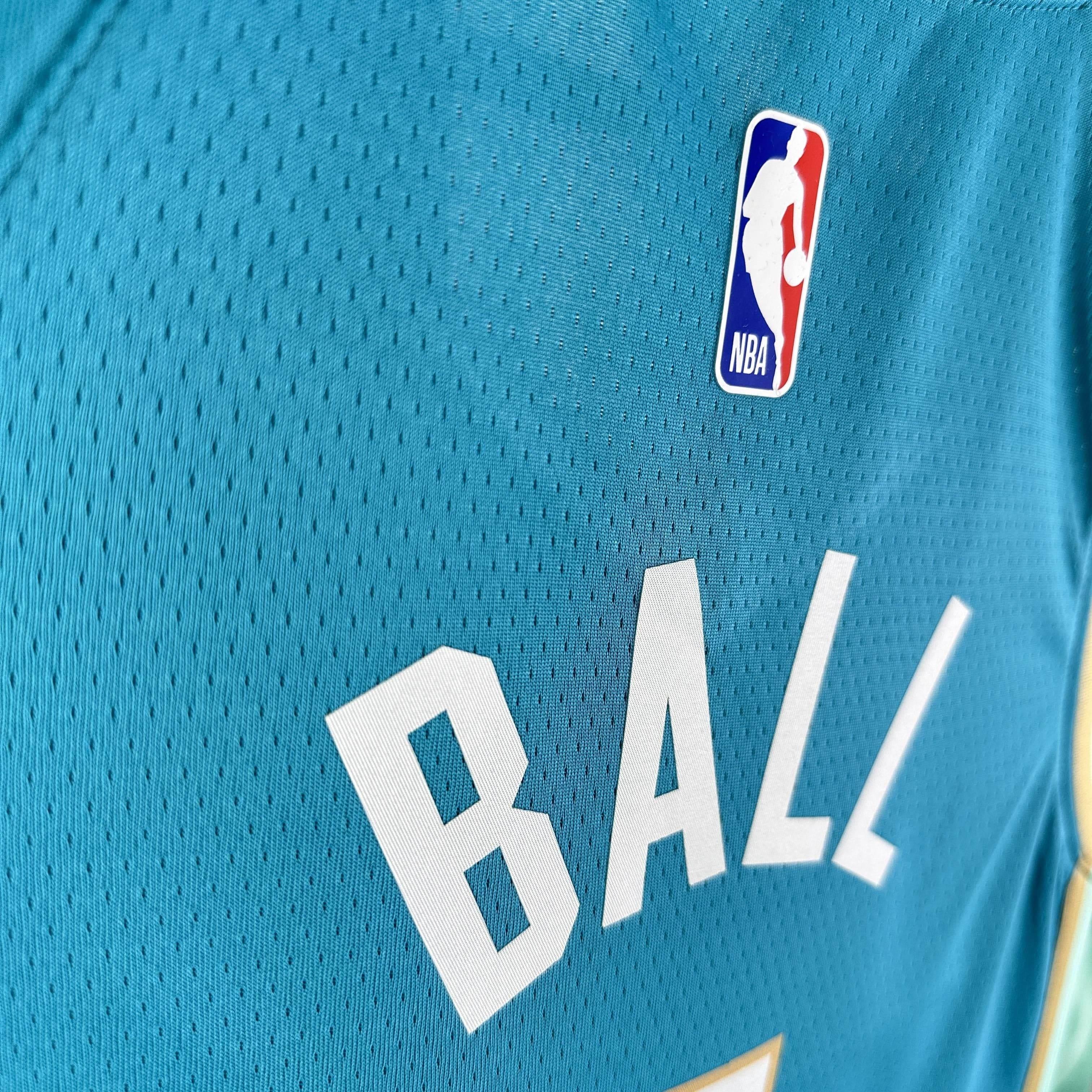 CAMISETA HORNETS SEASON 24 HOMBRE EDICIÓN BALL (NBA) - ZonaCamisetas