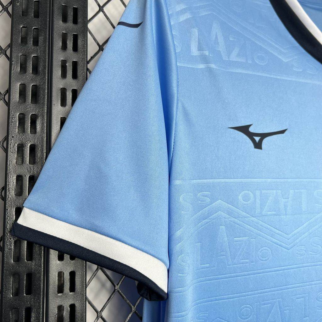 CAMISETA LAZIO I 24/25 HOMBRE (VERSIÓN FAN) - ZonaCamisetas