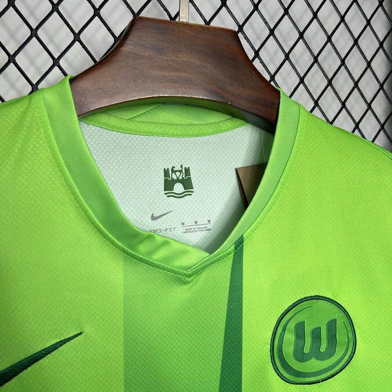 CAMISETA WOLFSBURG I 24/25 HOMBRE (VERSIÓN FAN) - ZonaCamisetas